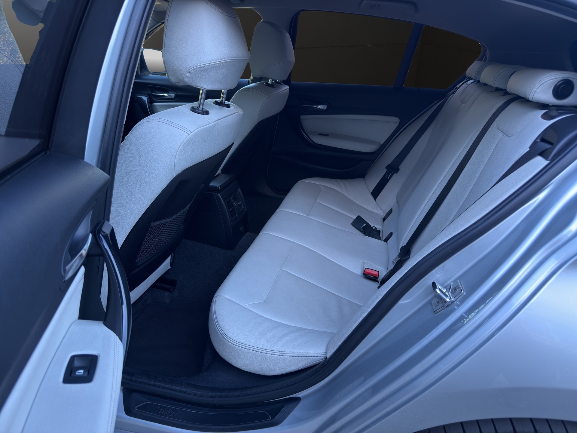 BMW 118i Urban Line Steptronic-image-12