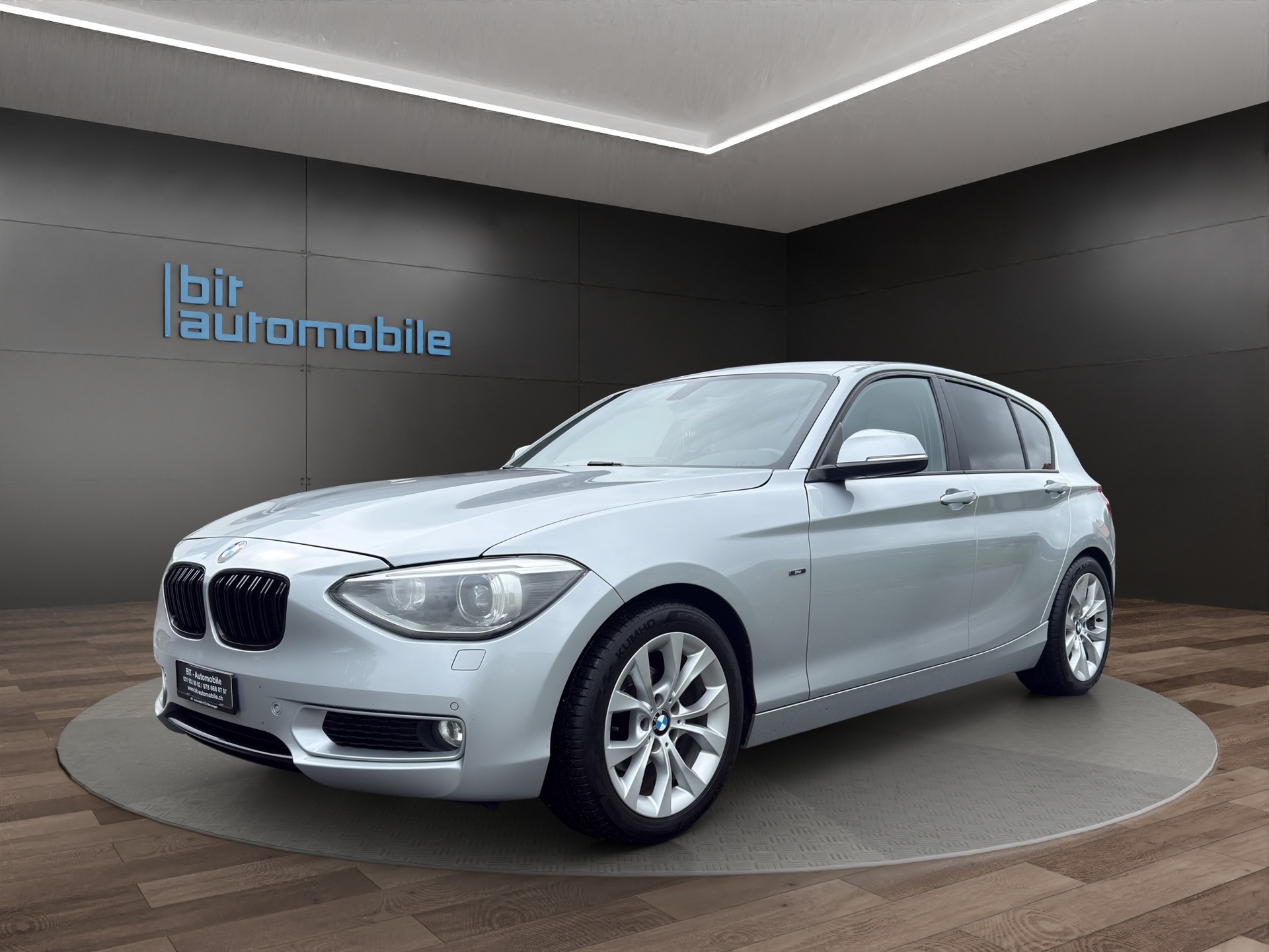 BMW 118i Urban Line Steptronic-image-0