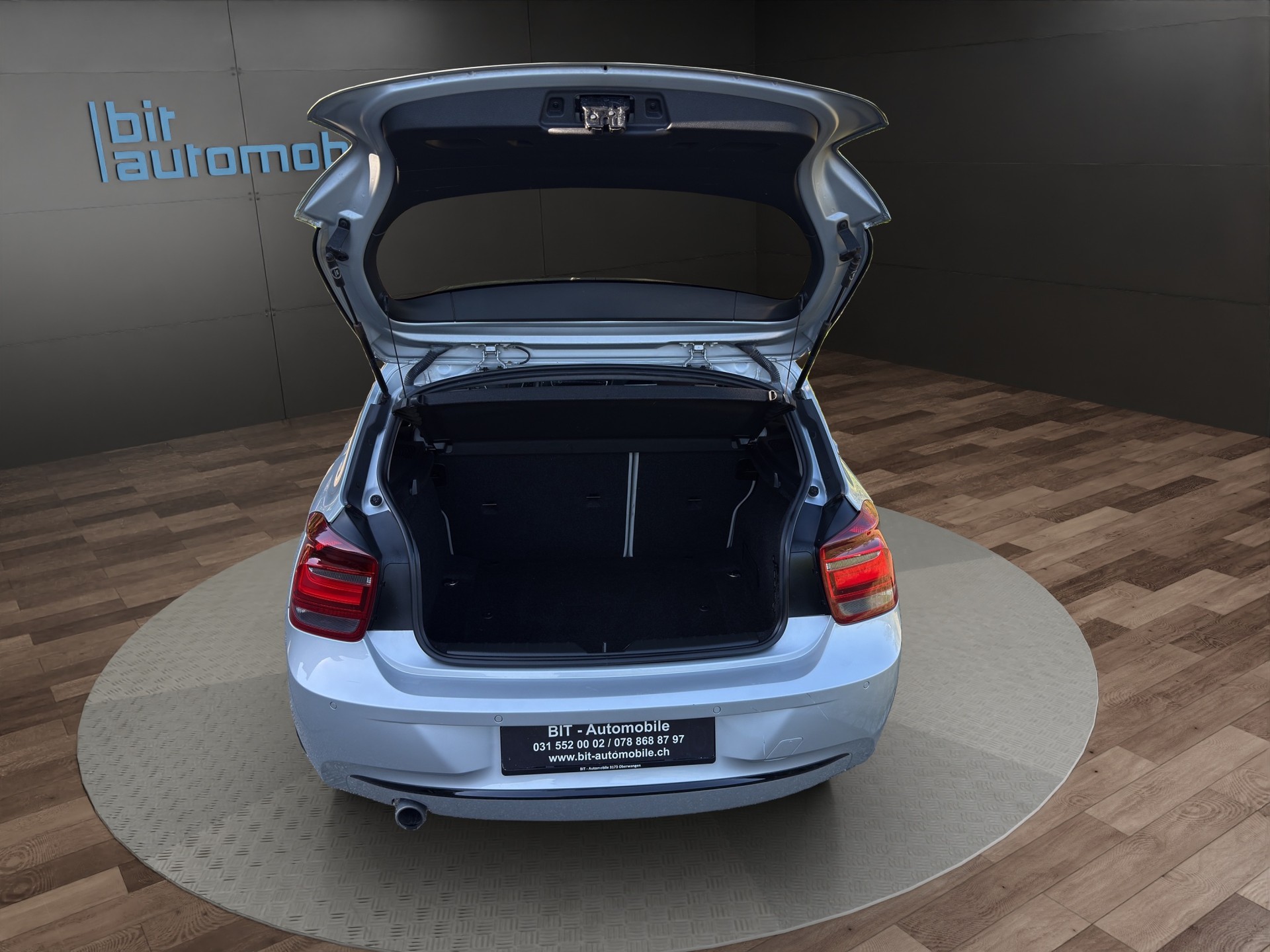 BMW 118i Urban Line Steptronic-image-6