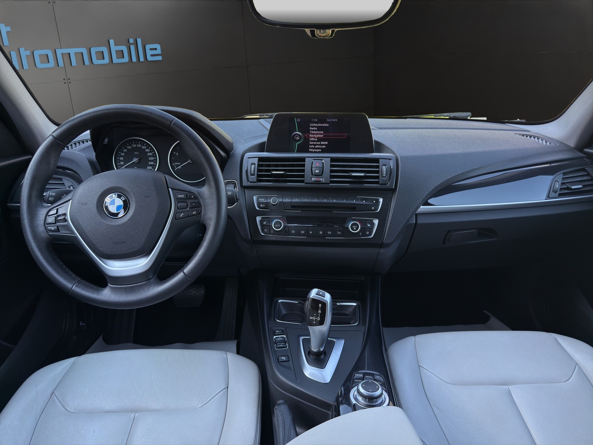 BMW 118i Urban Line Steptronic-image-3