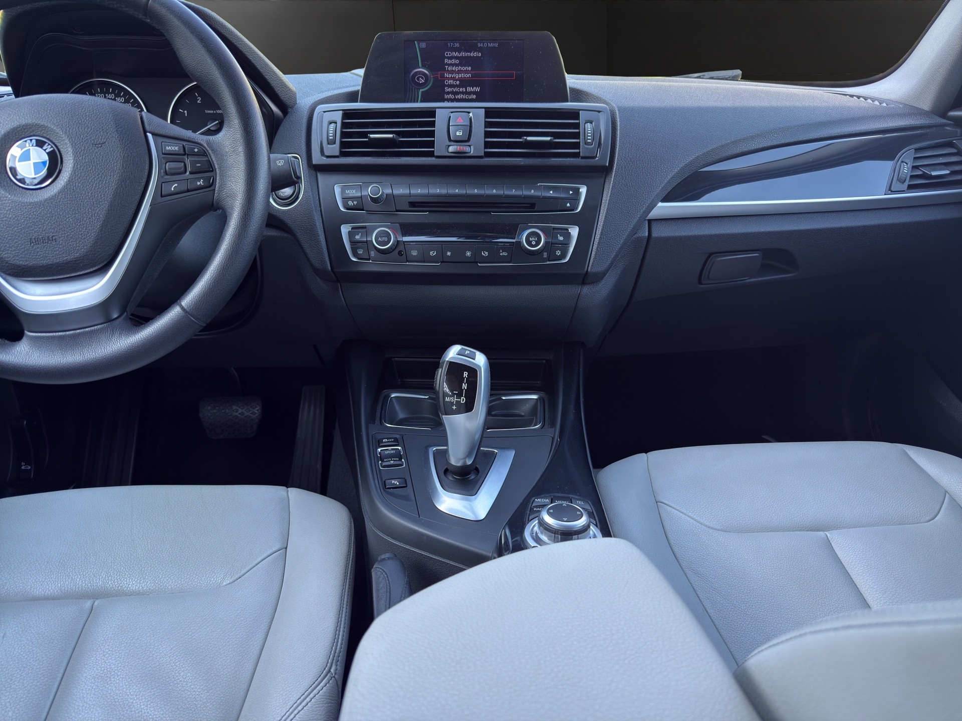 BMW 118i Urban Line Steptronic-image-10