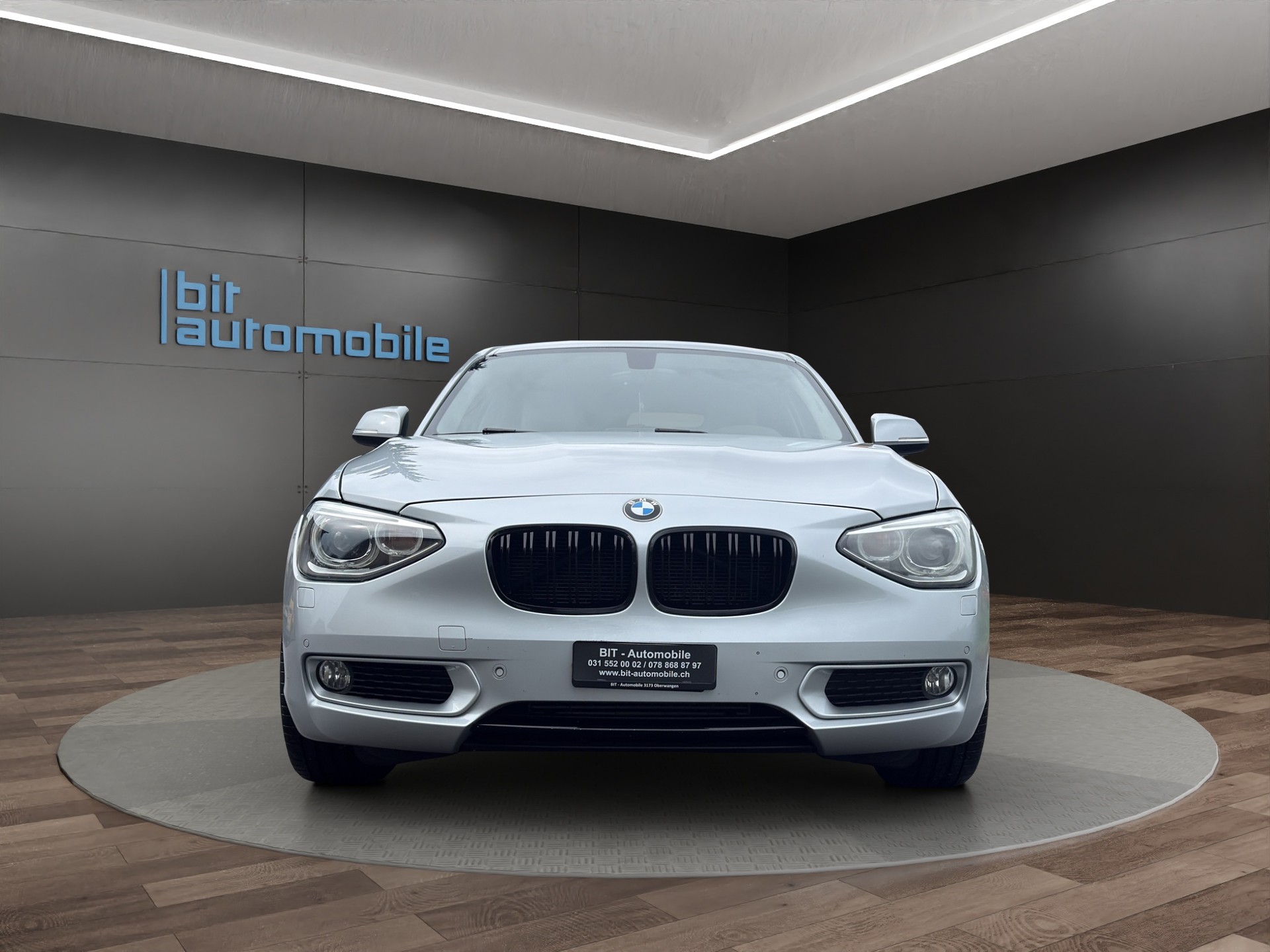 BMW 118i Urban Line Steptronic-image-1