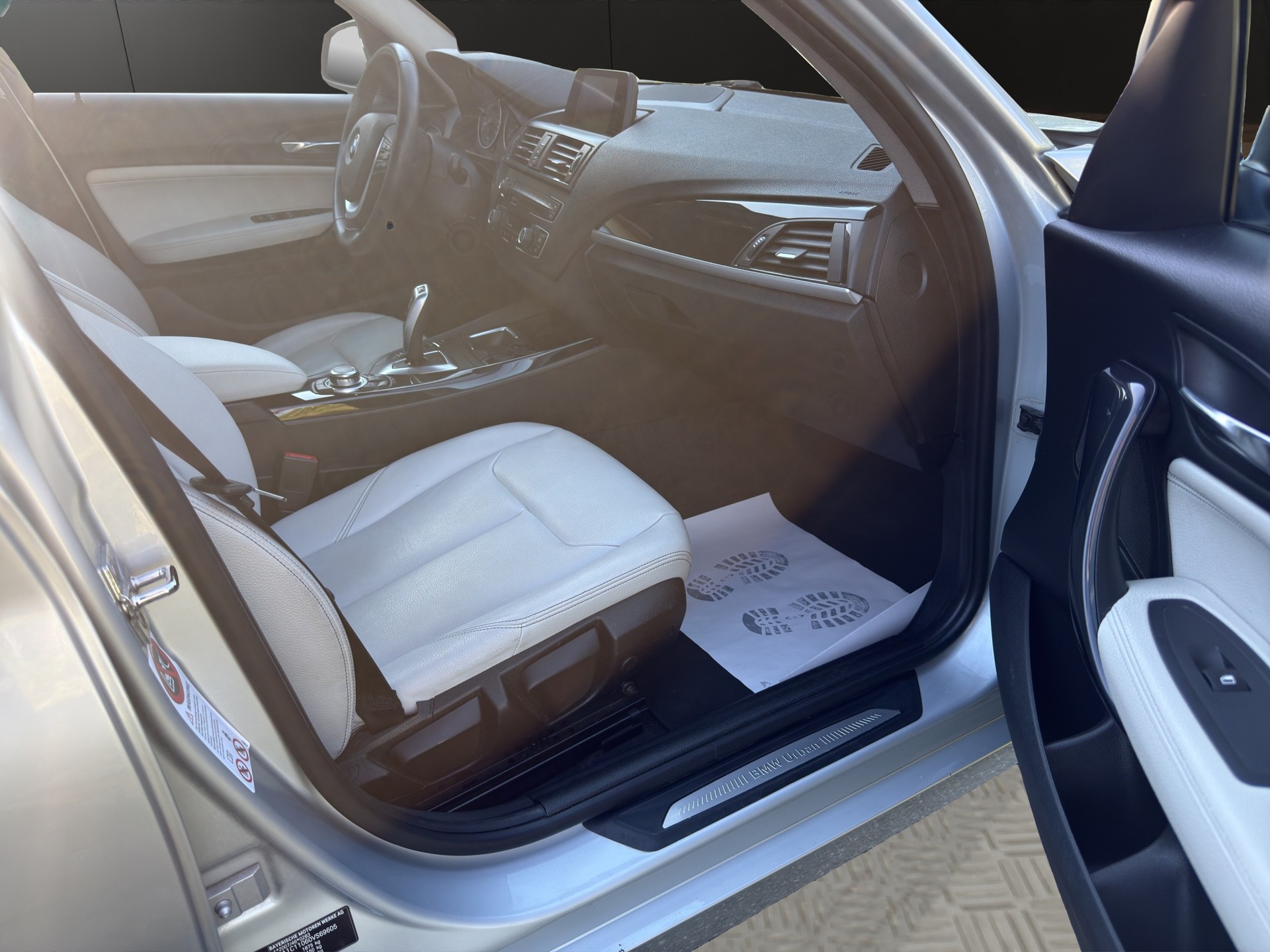 BMW 118i Urban Line Steptronic-image-13