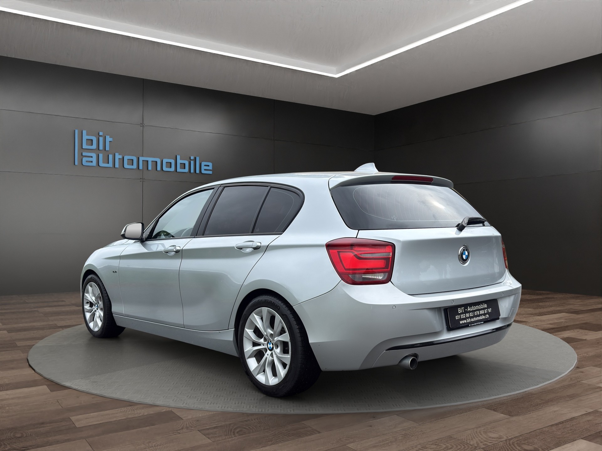 BMW 118i Urban Line Steptronic-image-4