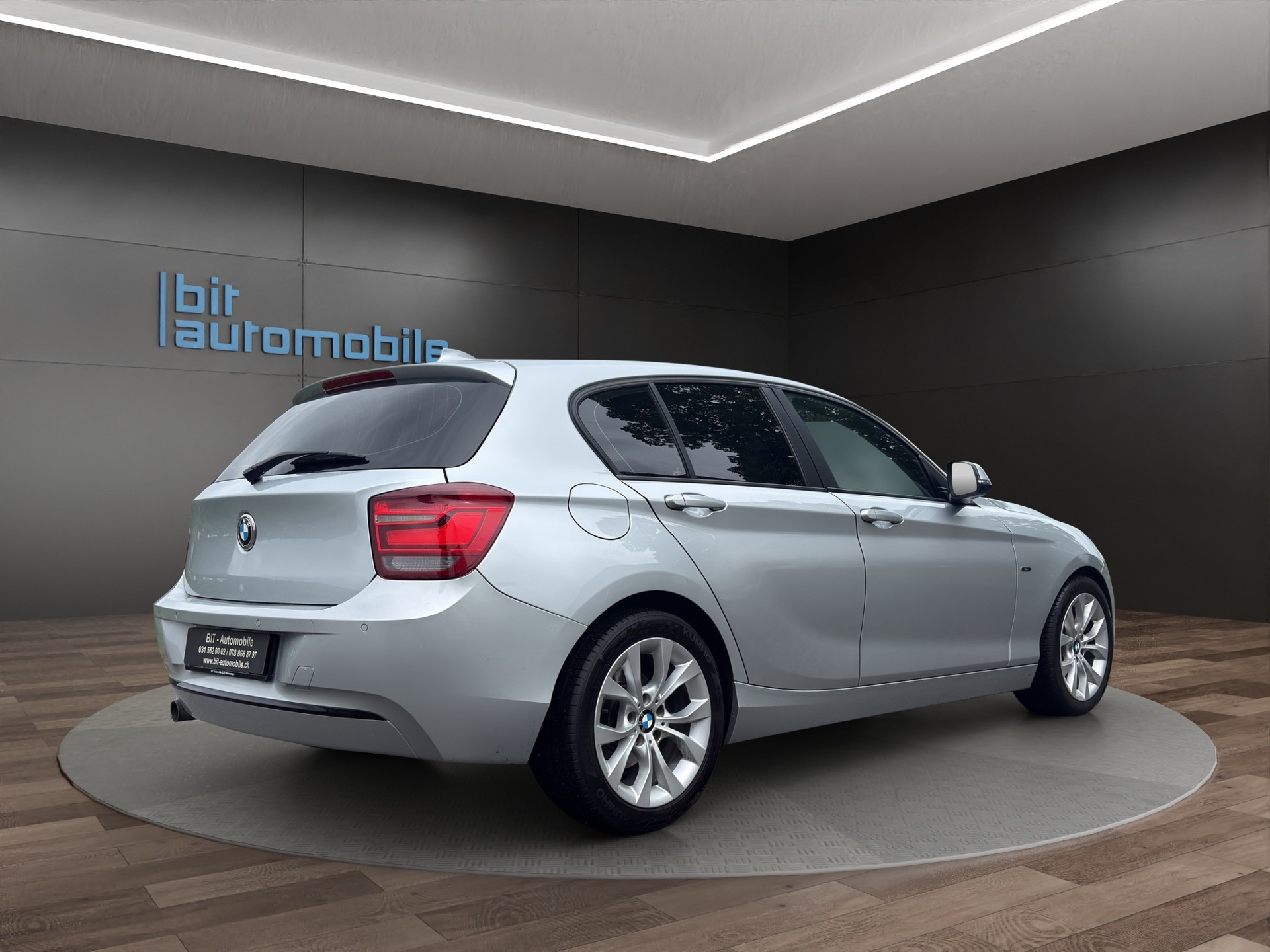 BMW 118i Urban Line Steptronic-image-7