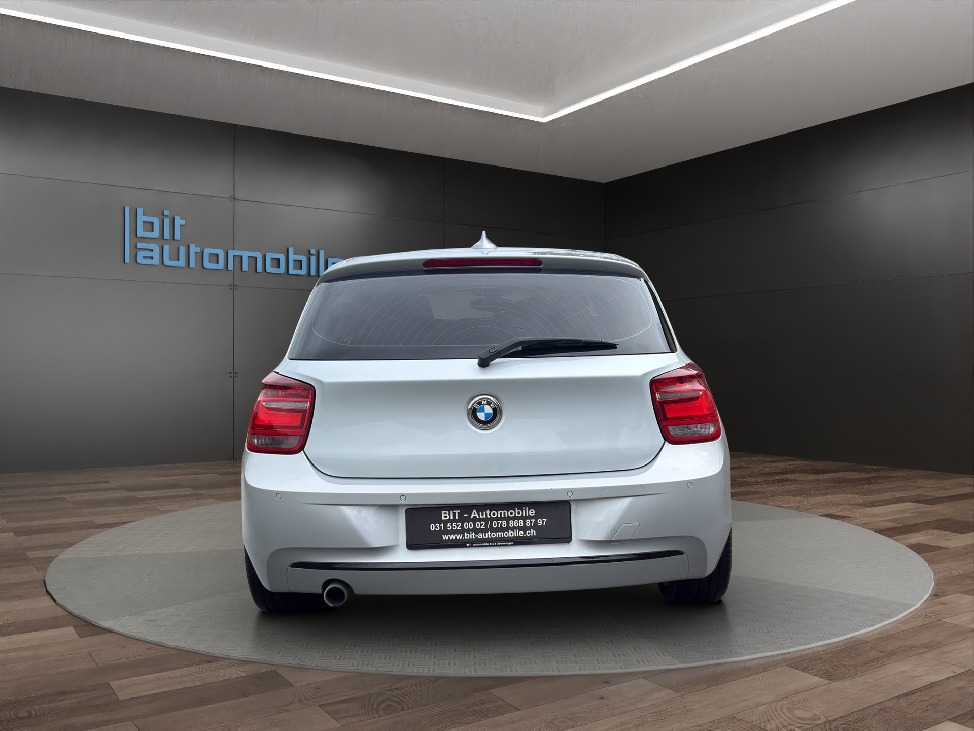 BMW 118i Urban Line Steptronic-image-5