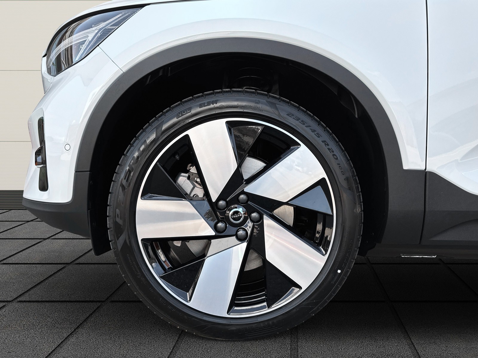 VOLVO EX40 Twin Ultra AWD-image-4