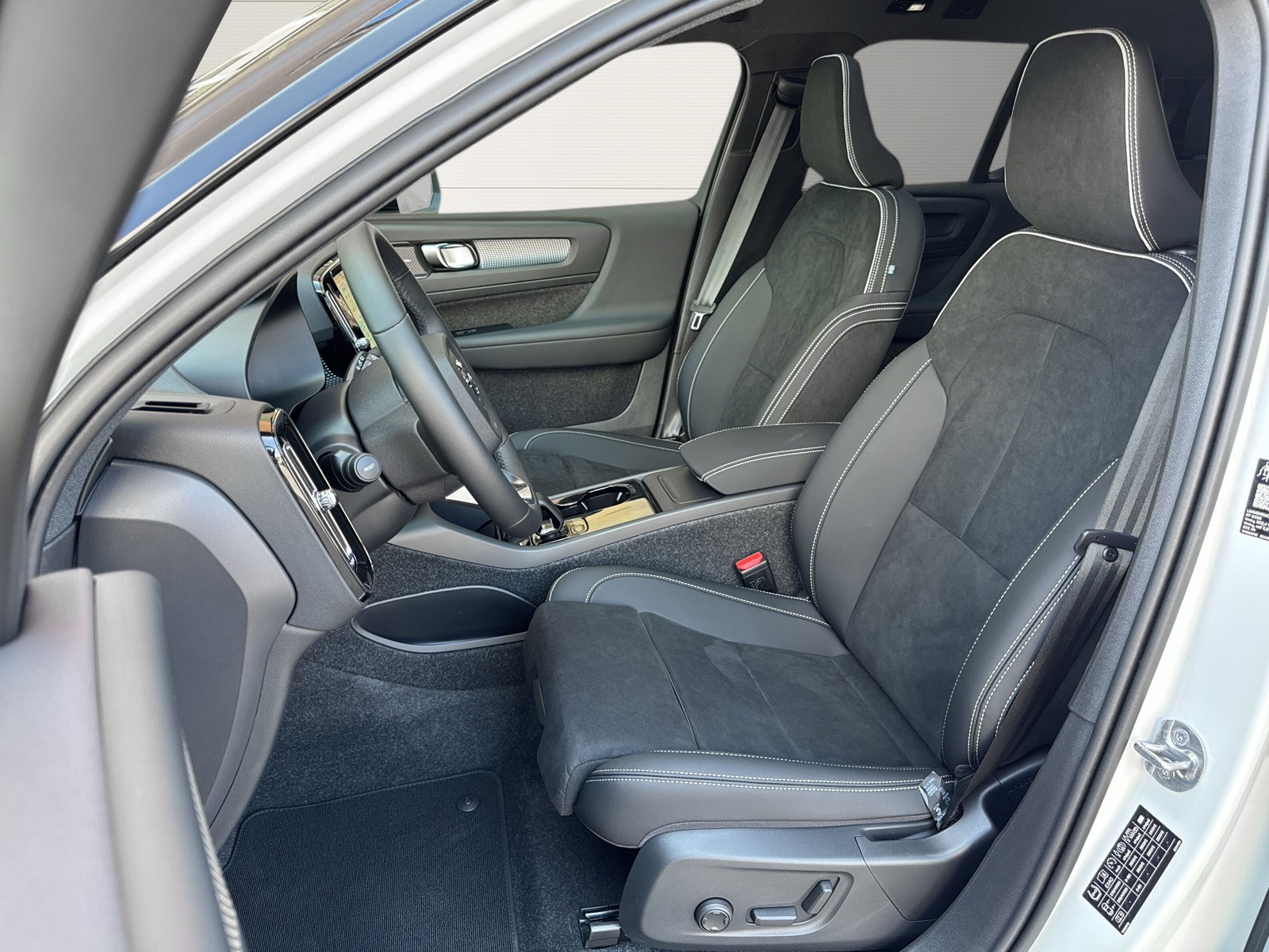 VOLVO EX40 Twin Ultra AWD-image-7