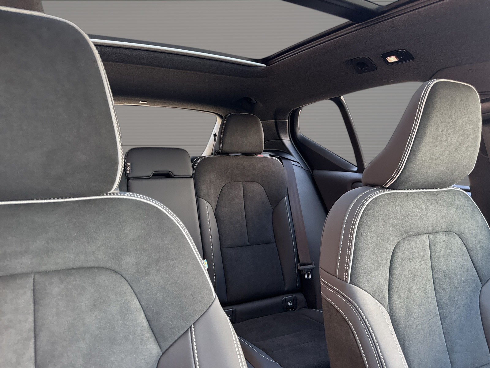 VOLVO EX40 Twin Ultra AWD-image-8