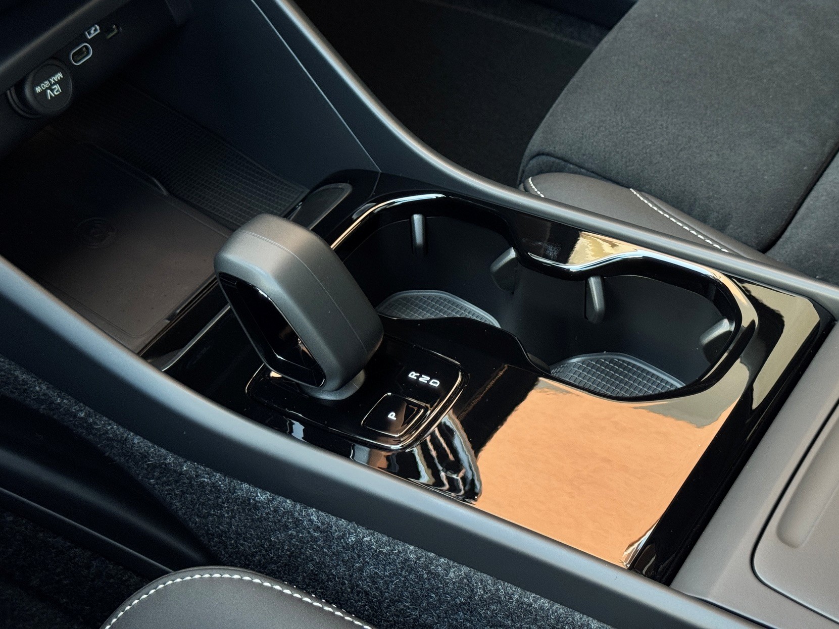VOLVO EX40 Twin Ultra AWD-image-17
