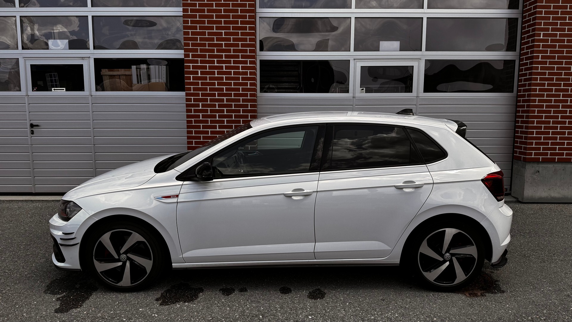 VW Polo 2.0 TSI GTI DSG-image-2