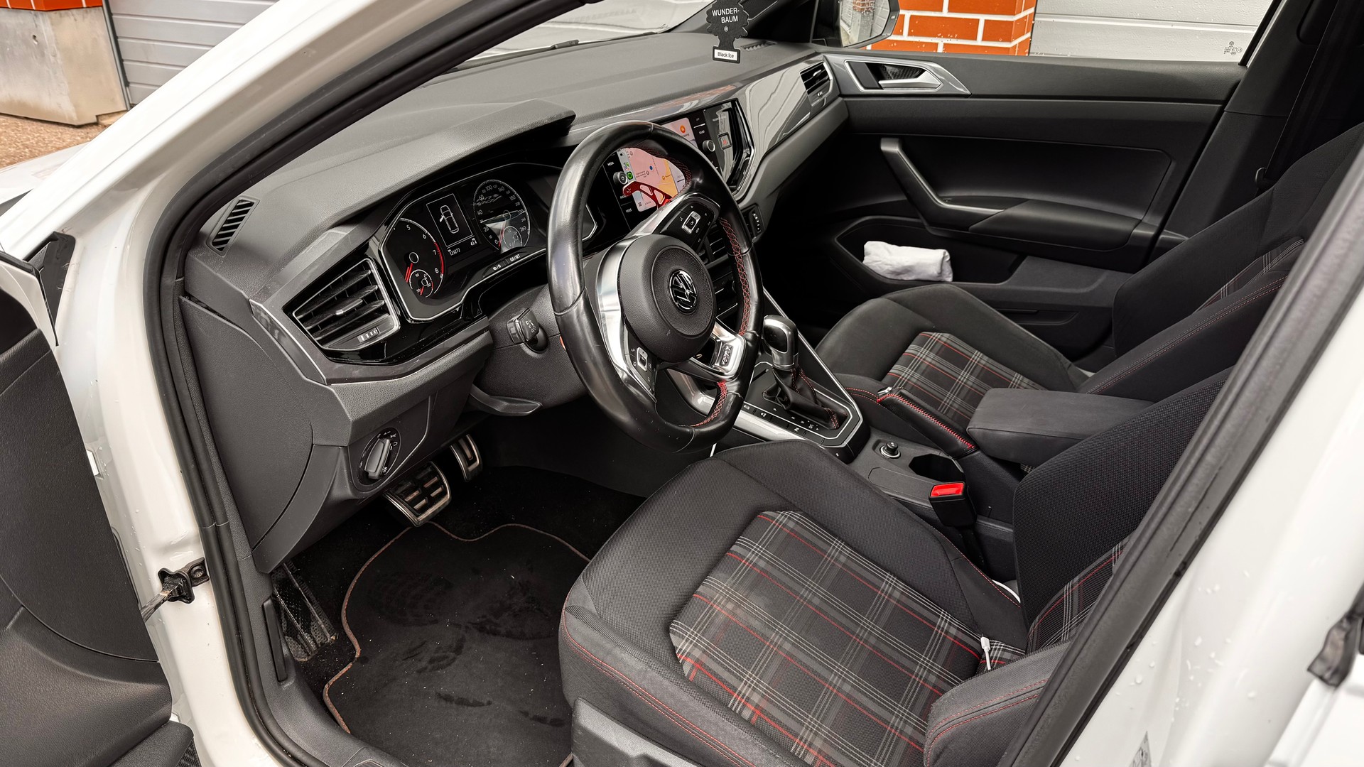 VW Polo 2.0 TSI GTI DSG-image-10