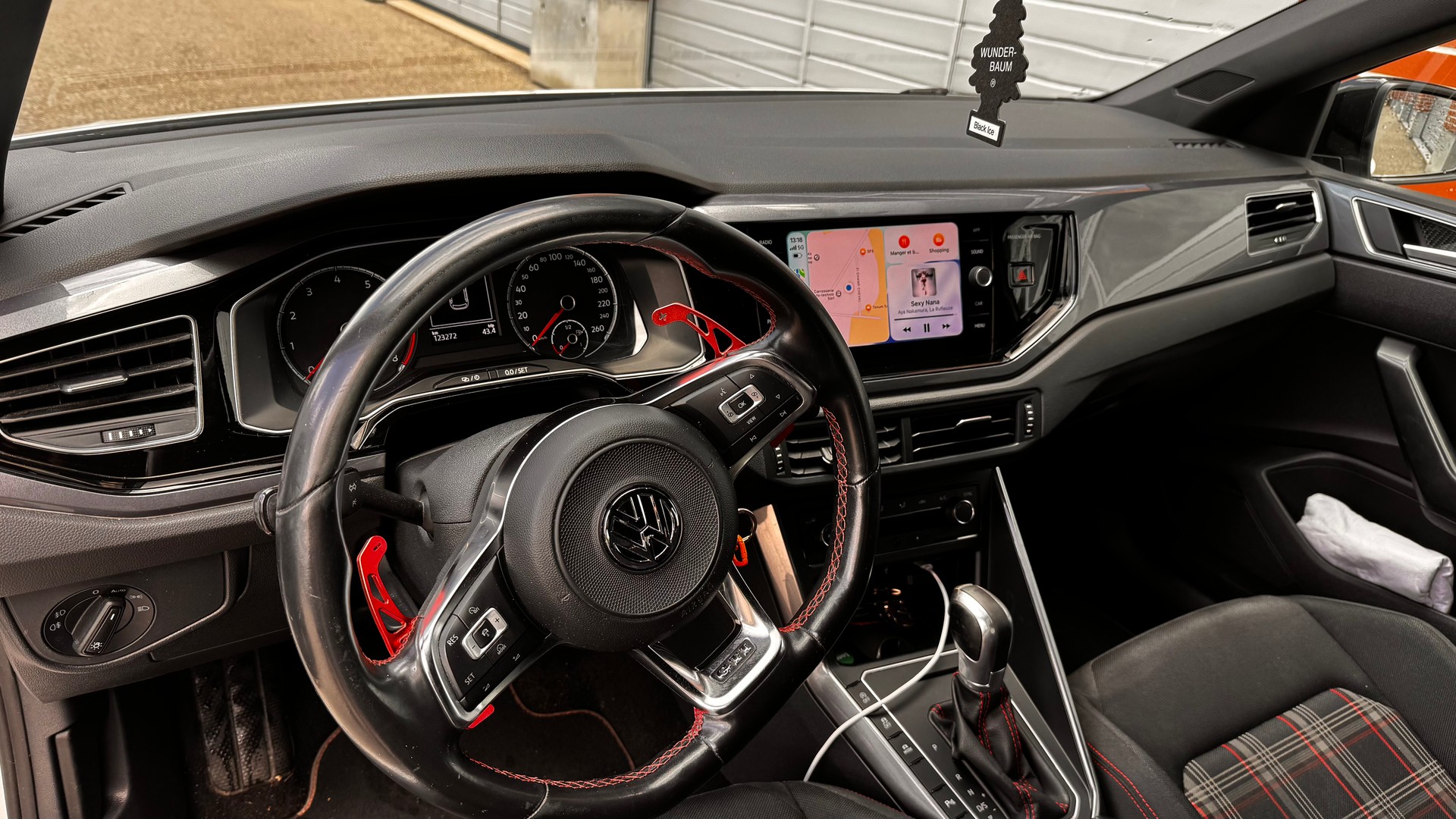 VW Polo 2.0 TSI GTI DSG-image-12