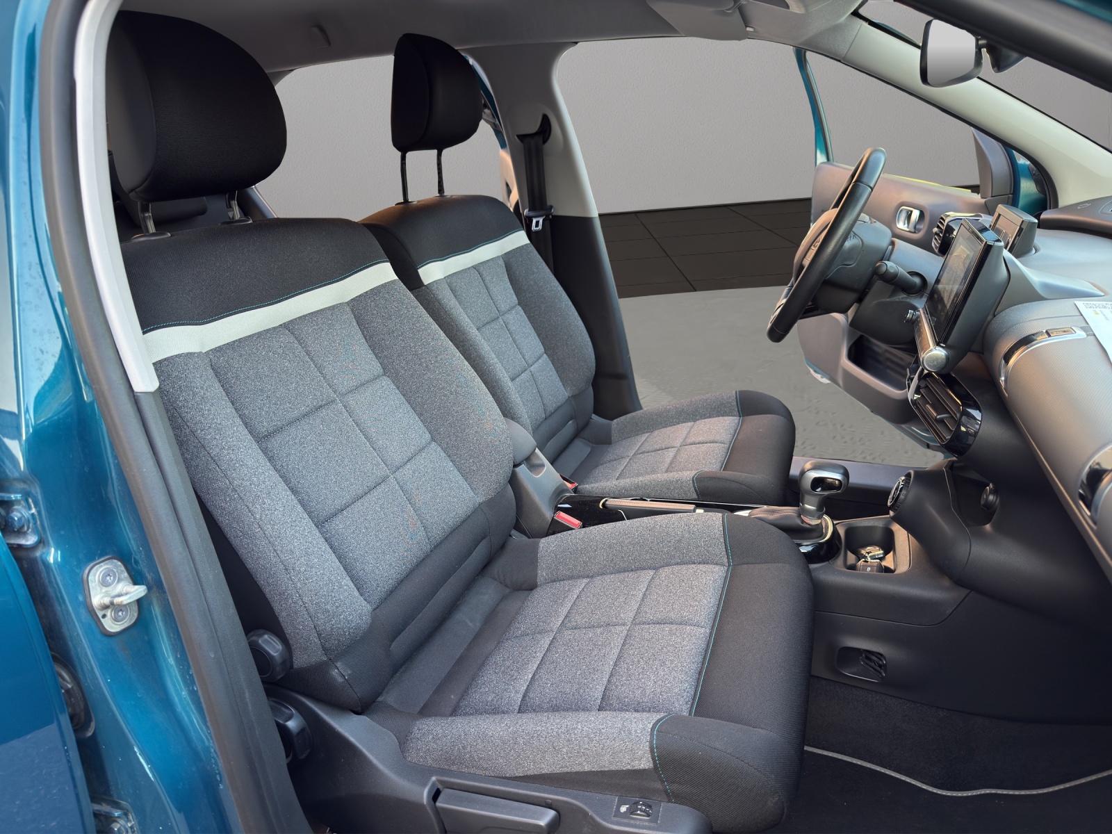 CITROEN C4 Cactus 1.2 Pure Tech Shine EAT6-image-16