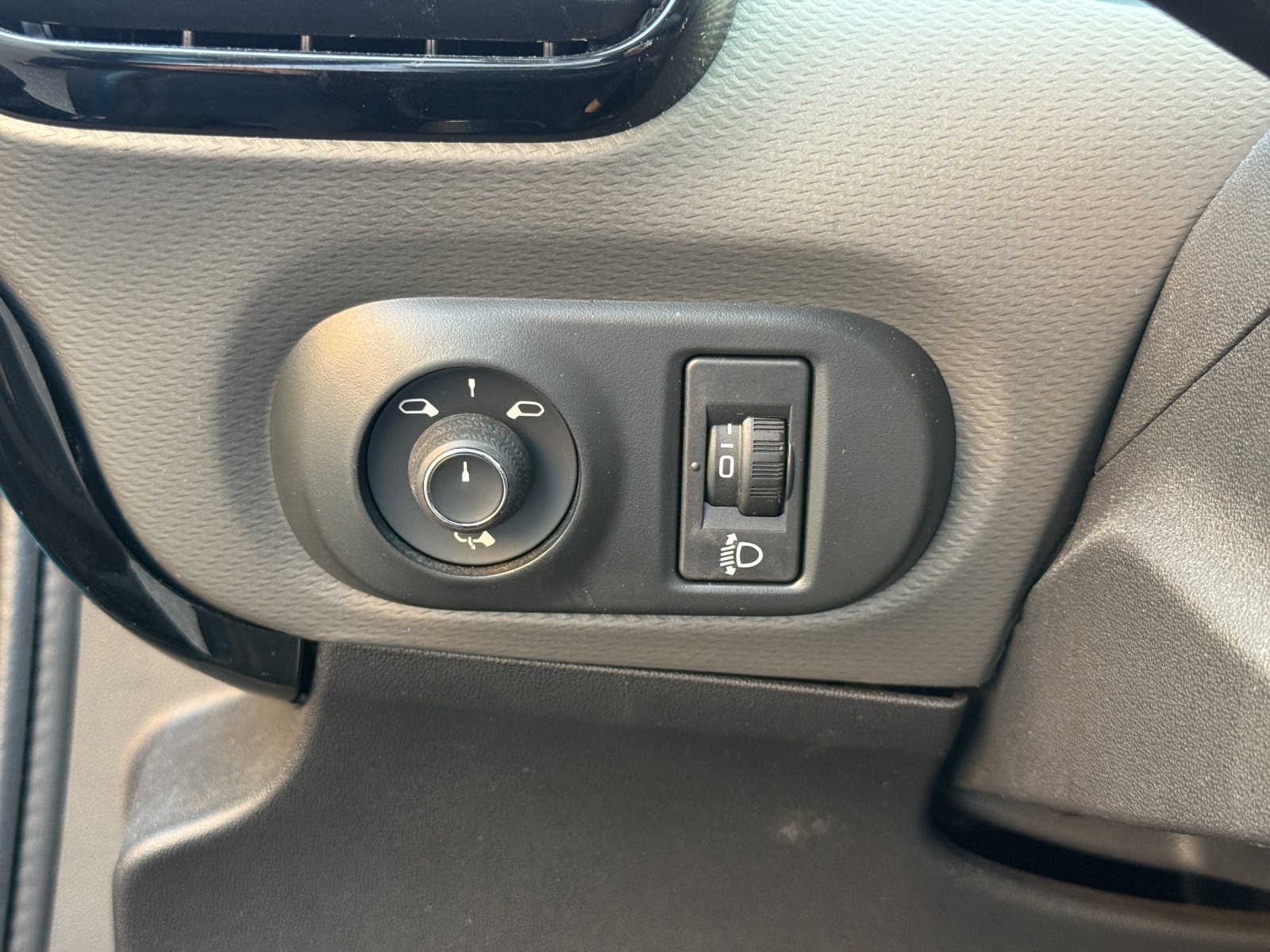 CITROEN C4 Cactus 1.2 Pure Tech Shine EAT6-image-20