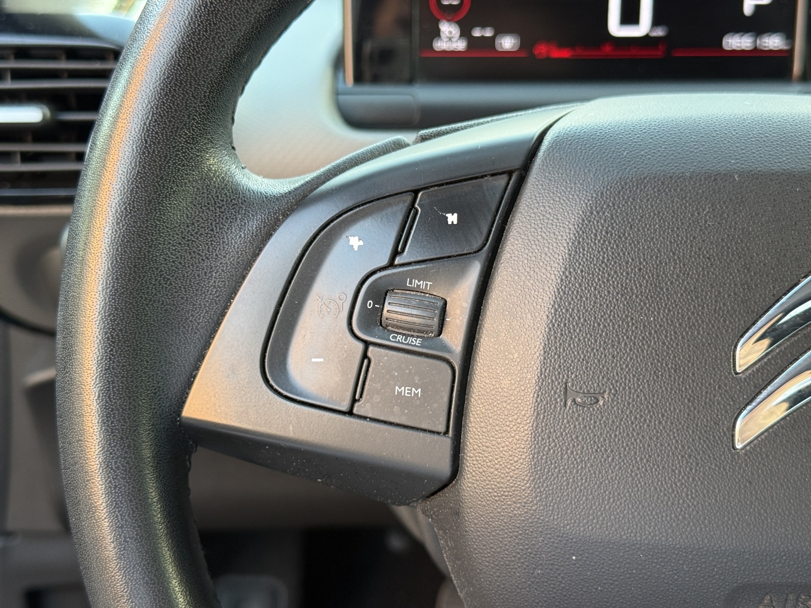 CITROEN C4 Cactus 1.2 Pure Tech Shine EAT6-image-21