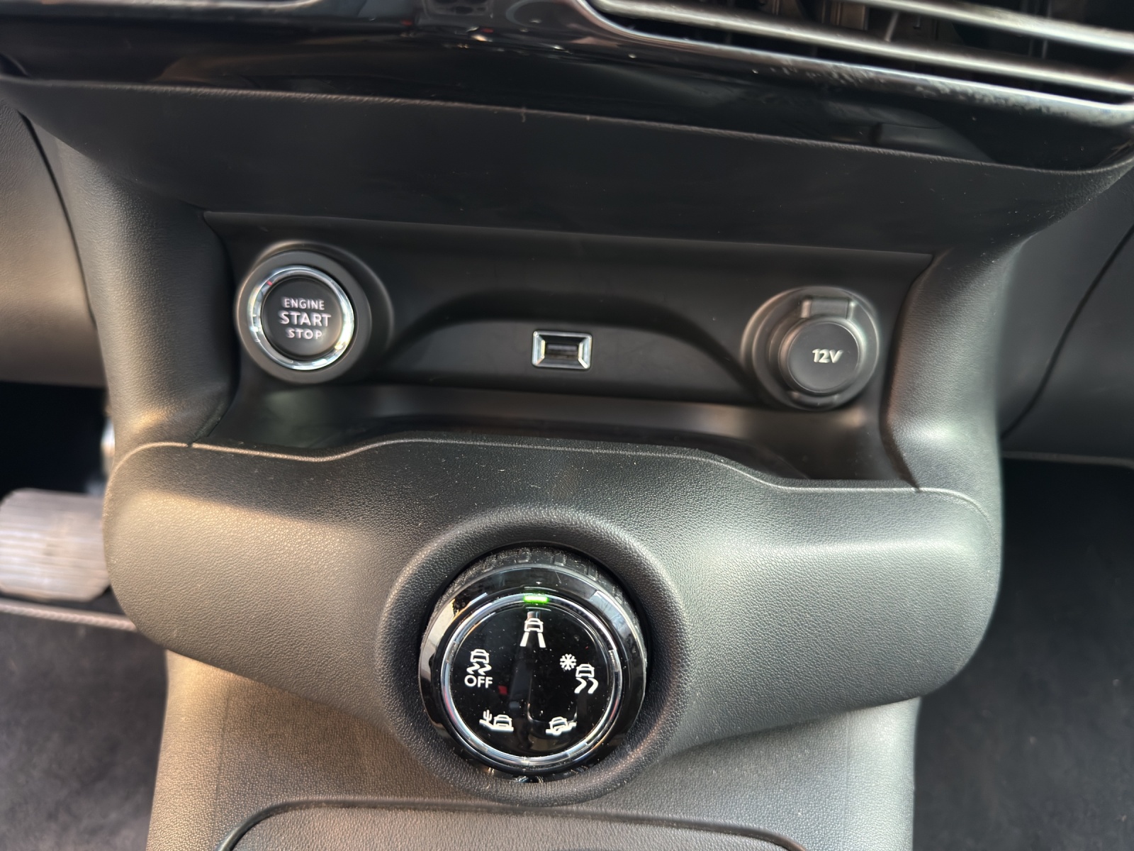 CITROEN C4 Cactus 1.2 Pure Tech Shine EAT6-image-15