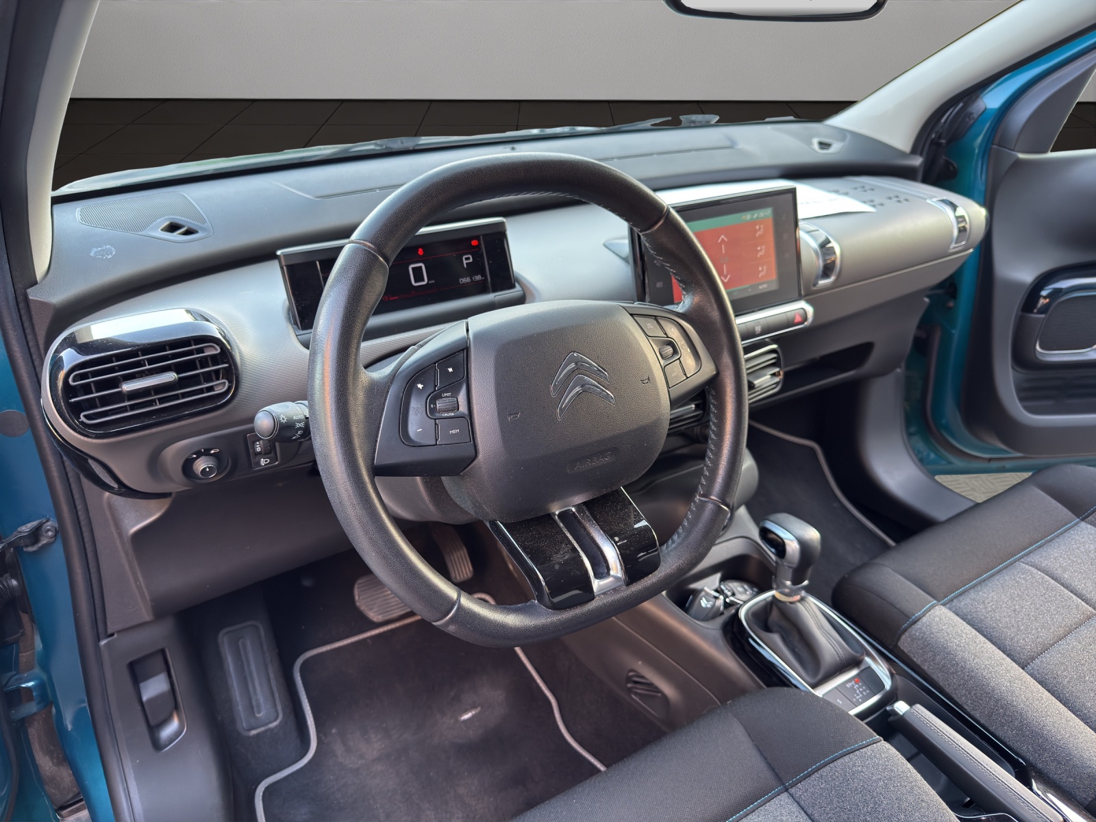 CITROEN C4 Cactus 1.2 Pure Tech Shine EAT6-image-9