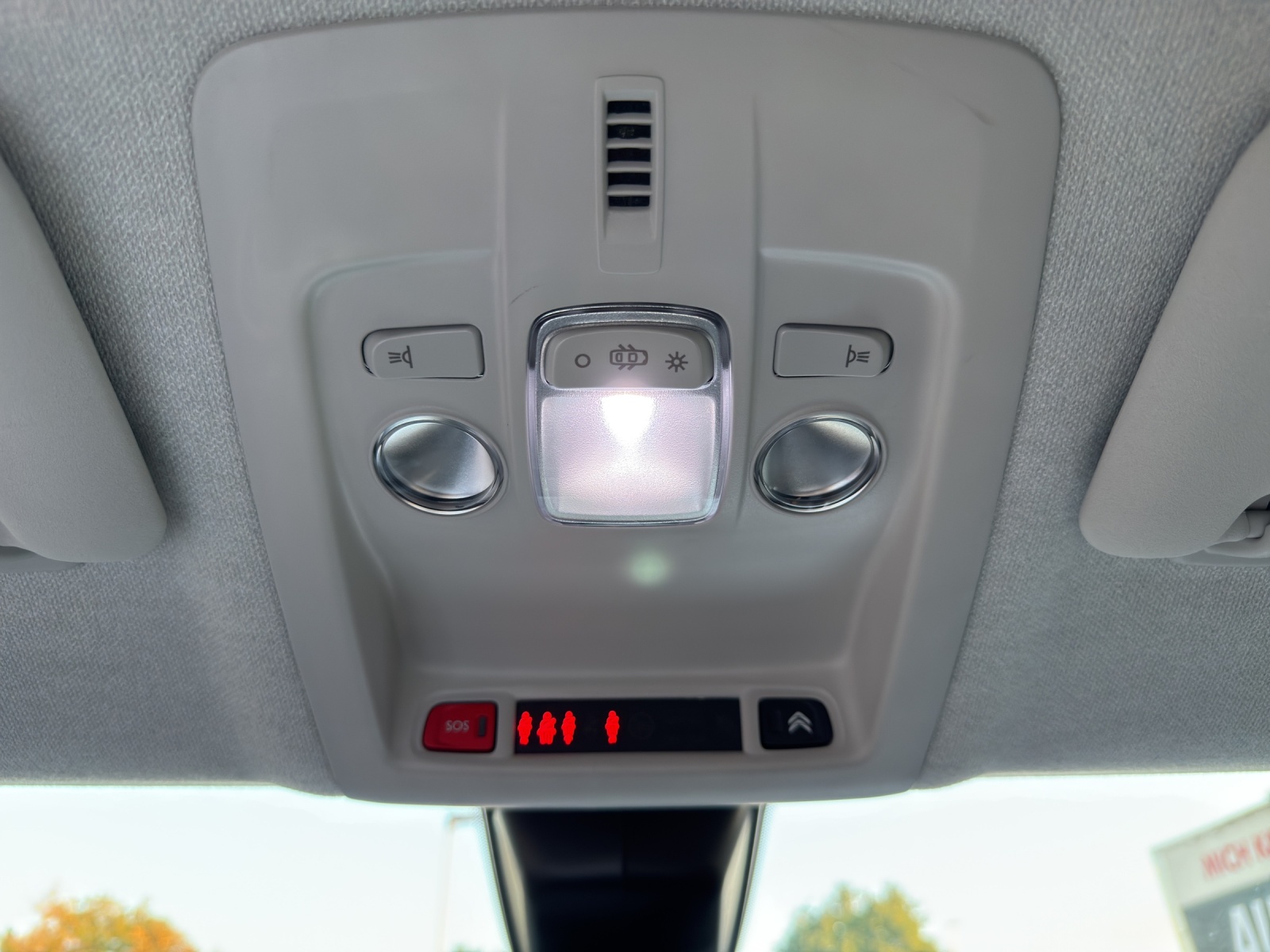 CITROEN C4 Cactus 1.2 Pure Tech Shine EAT6-image-24