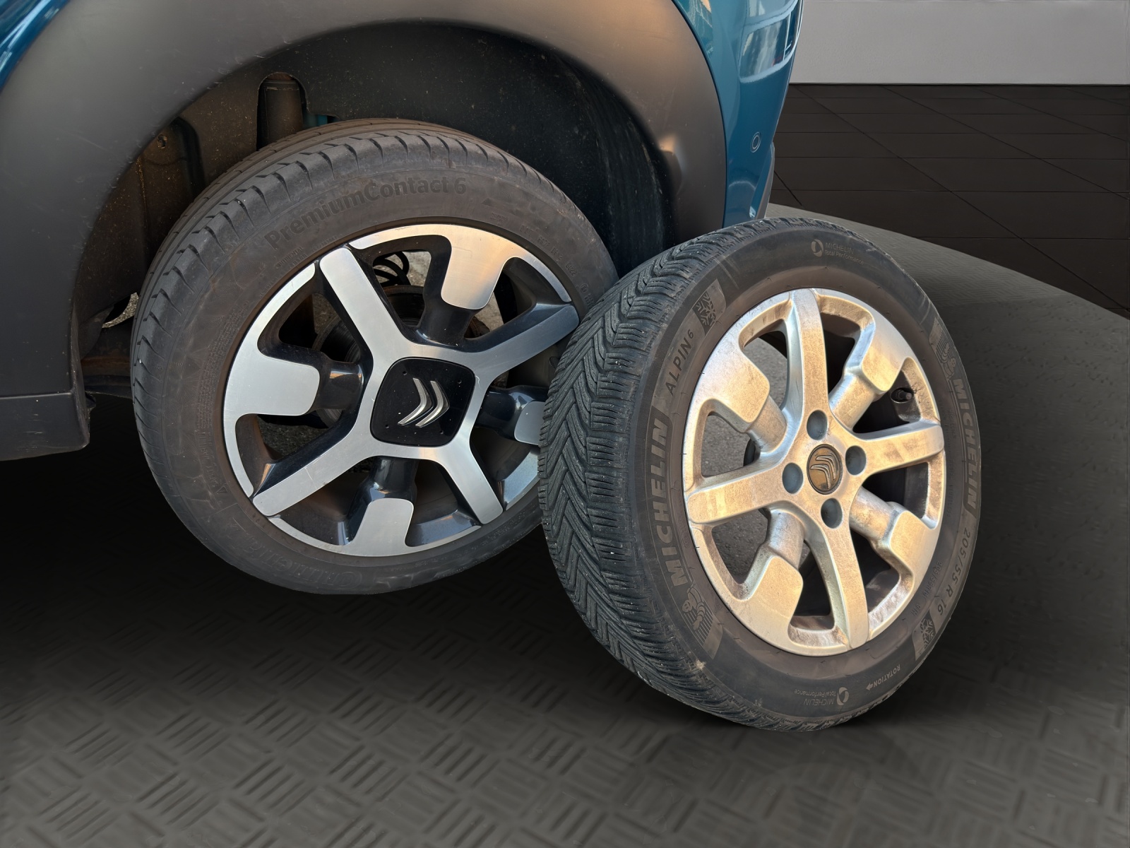 CITROEN C4 Cactus 1.2 Pure Tech Shine EAT6-image-18