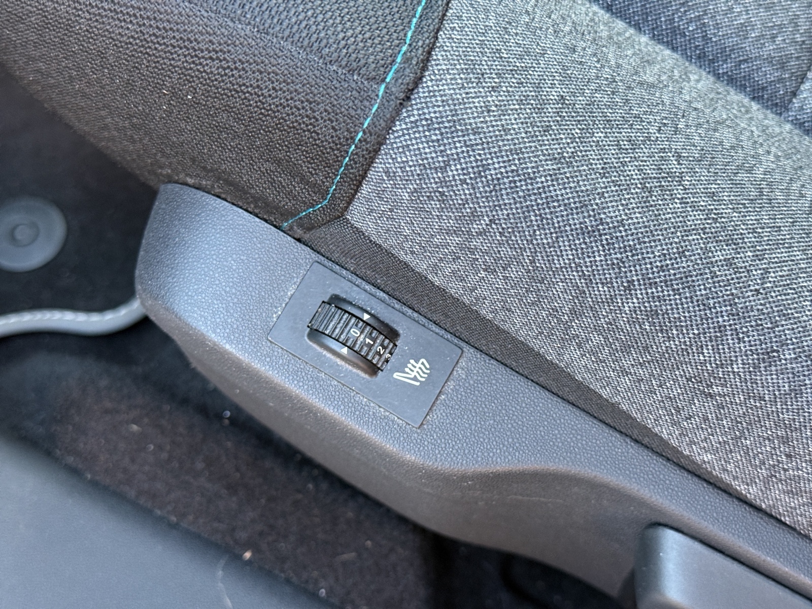 CITROEN C4 Cactus 1.2 Pure Tech Shine EAT6-image-19