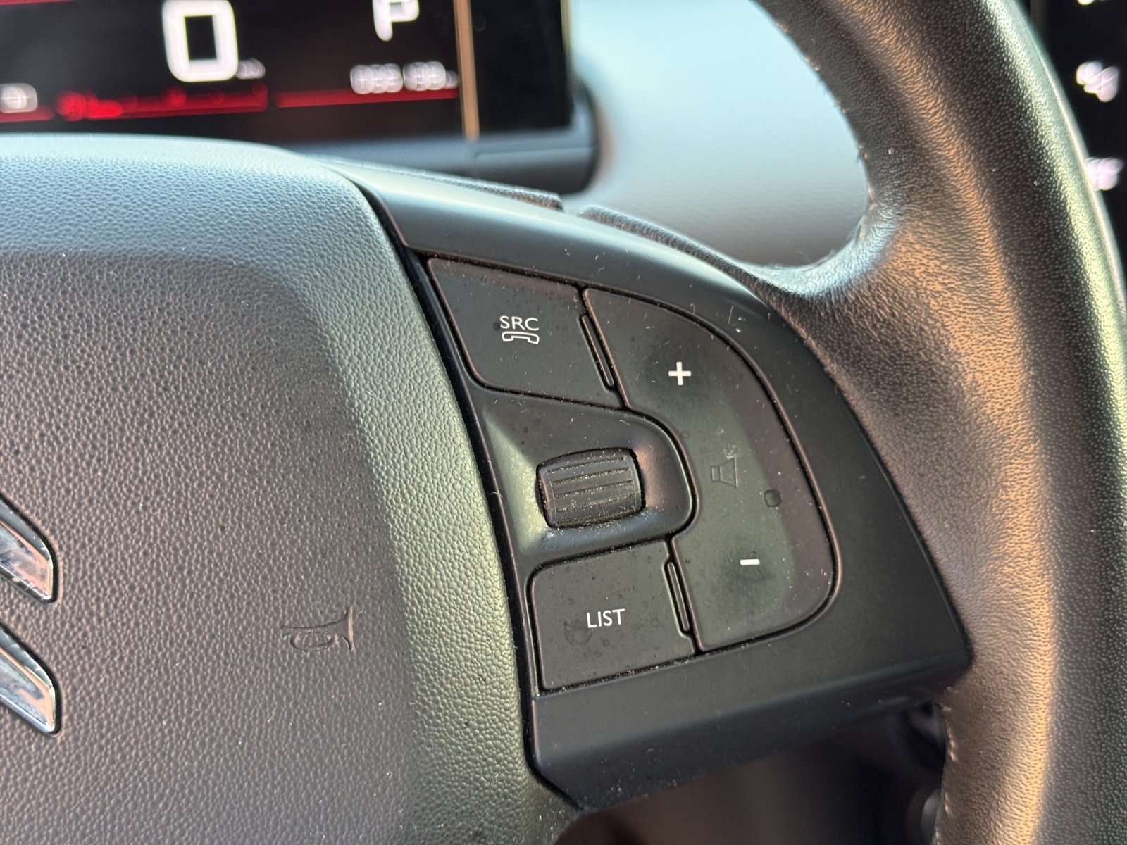 CITROEN C4 Cactus 1.2 Pure Tech Shine EAT6-image-22