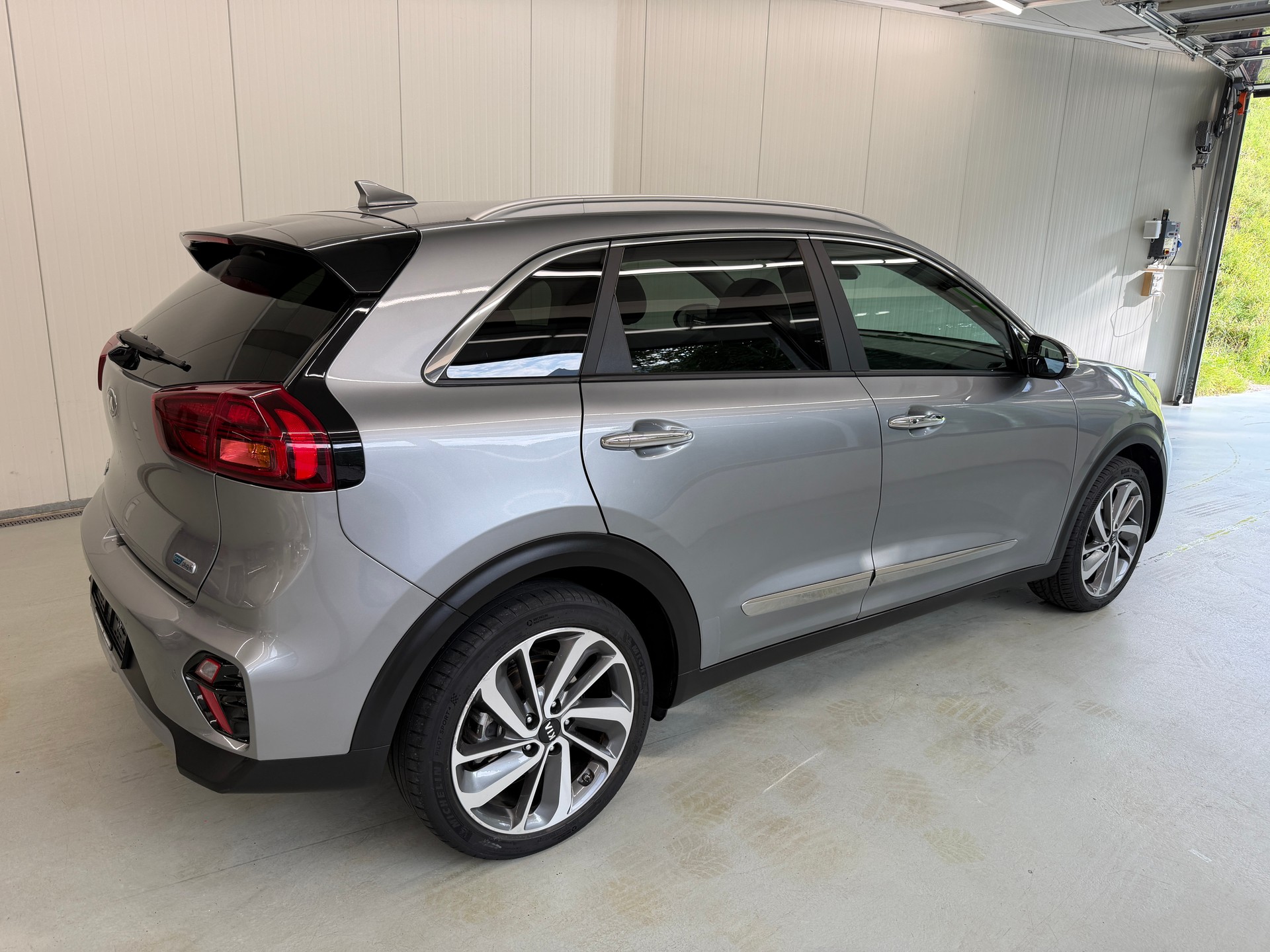 KIA Niro 1.6GDi Plug-in Hybrid Style DCT-image-3