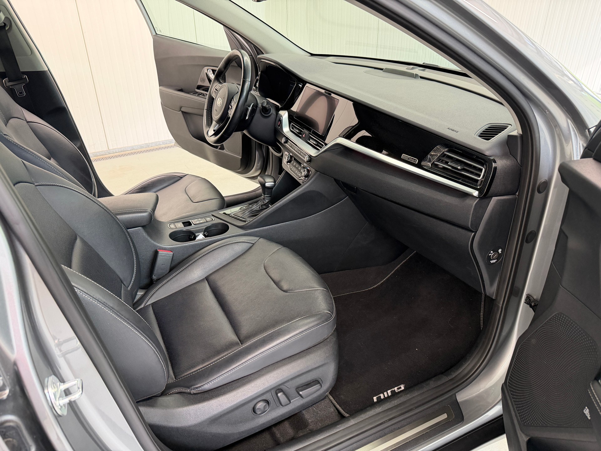 KIA Niro 1.6GDi Plug-in Hybrid Style DCT-image-17