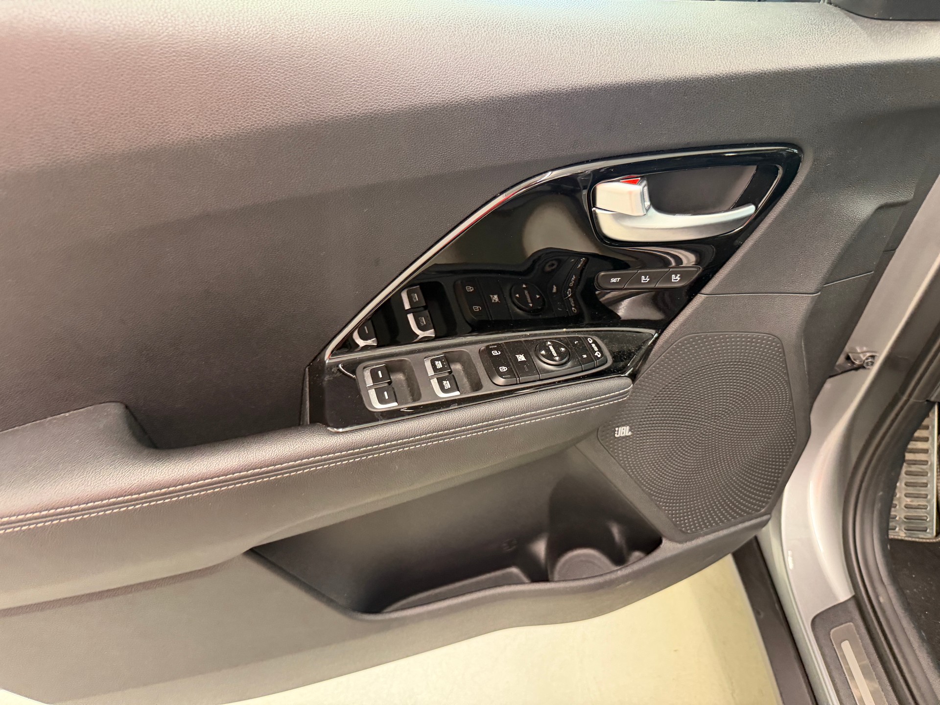 KIA Niro 1.6GDi Plug-in Hybrid Style DCT-image-13