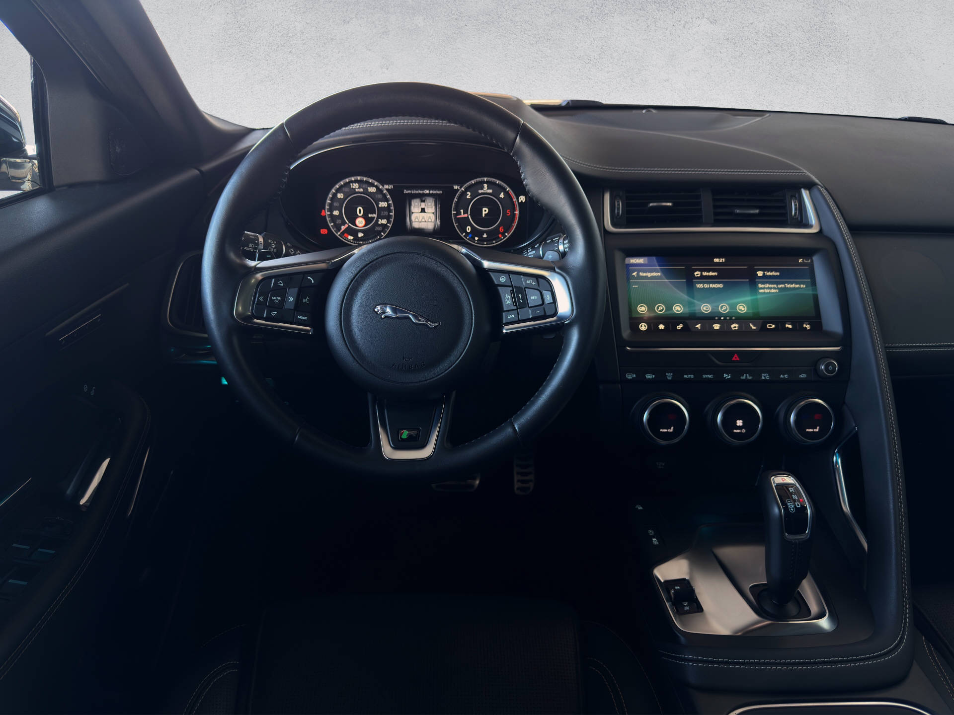 JAGUAR E-Pace 2.0 D 240 R-Dynamic HSE AWD-image-7