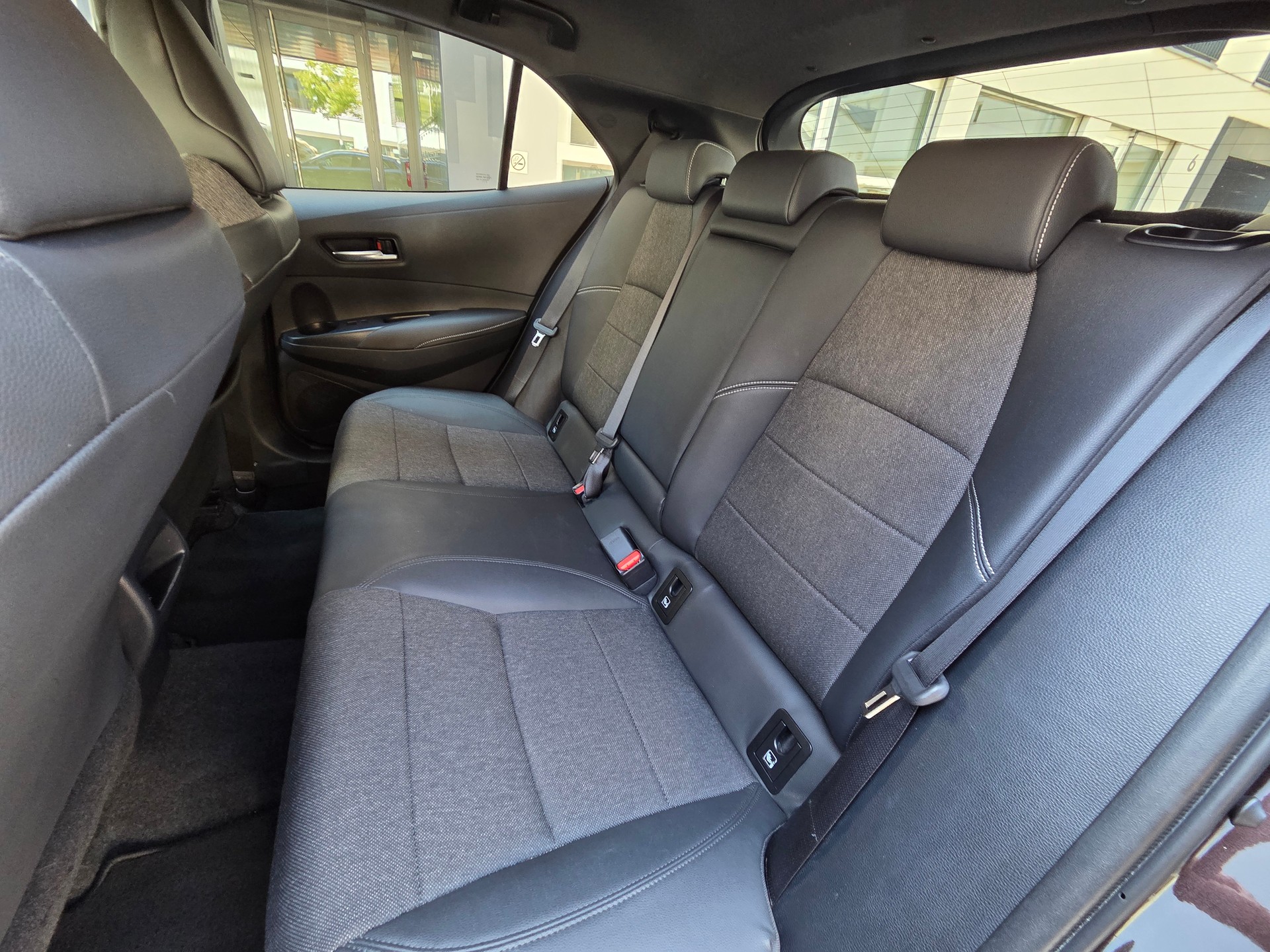 TOYOTA Corolla 1.8 HSD Active e- CVT-image-14