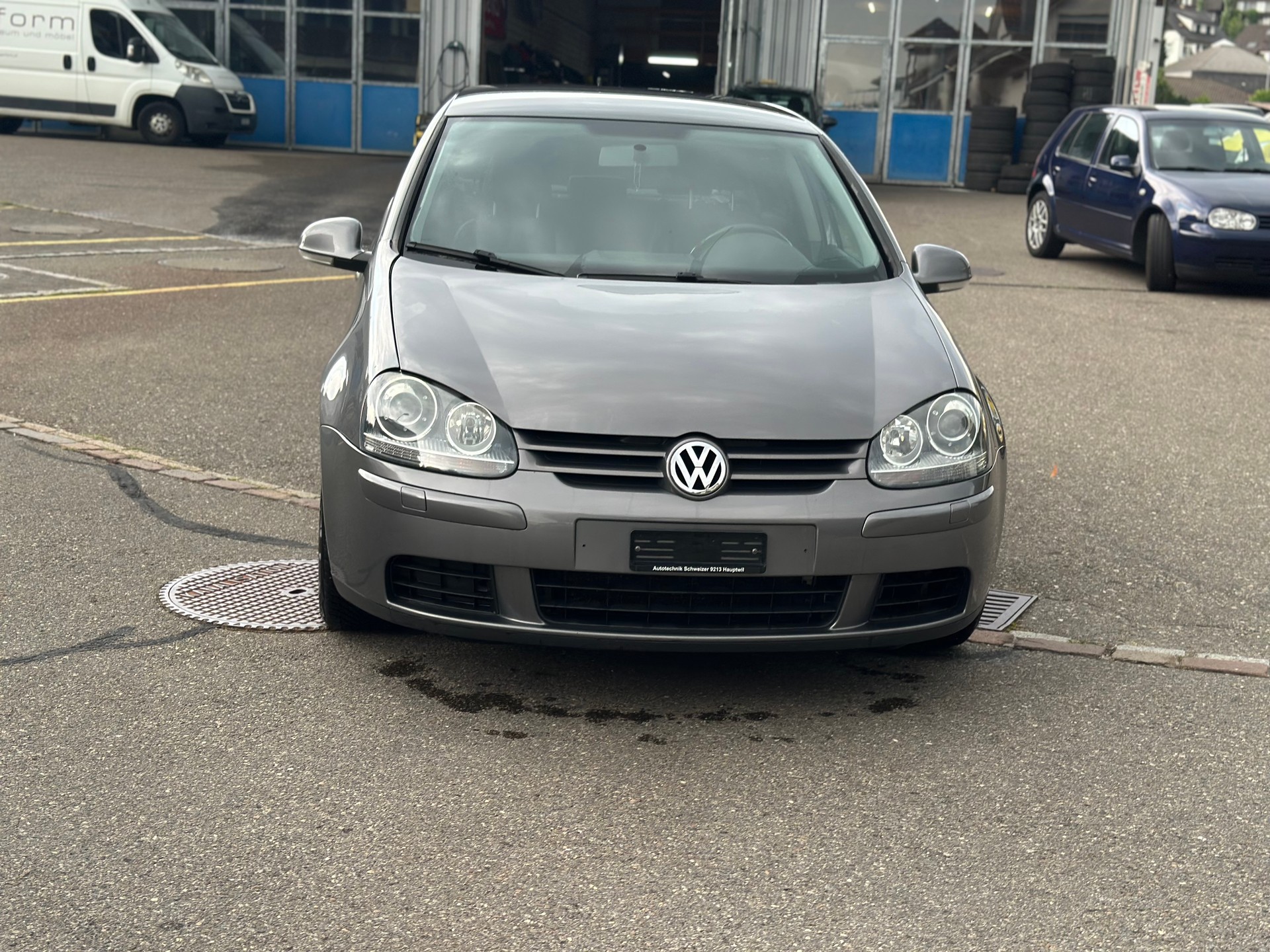 VW Golf 2.0 TDI Sportline 4Motion-image-2