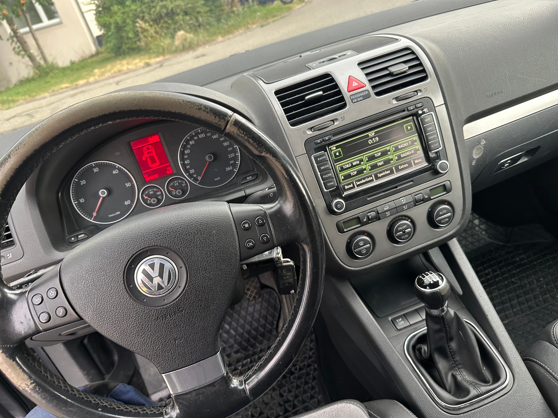 VW Golf 2.0 TDI Sportline 4Motion-image-11