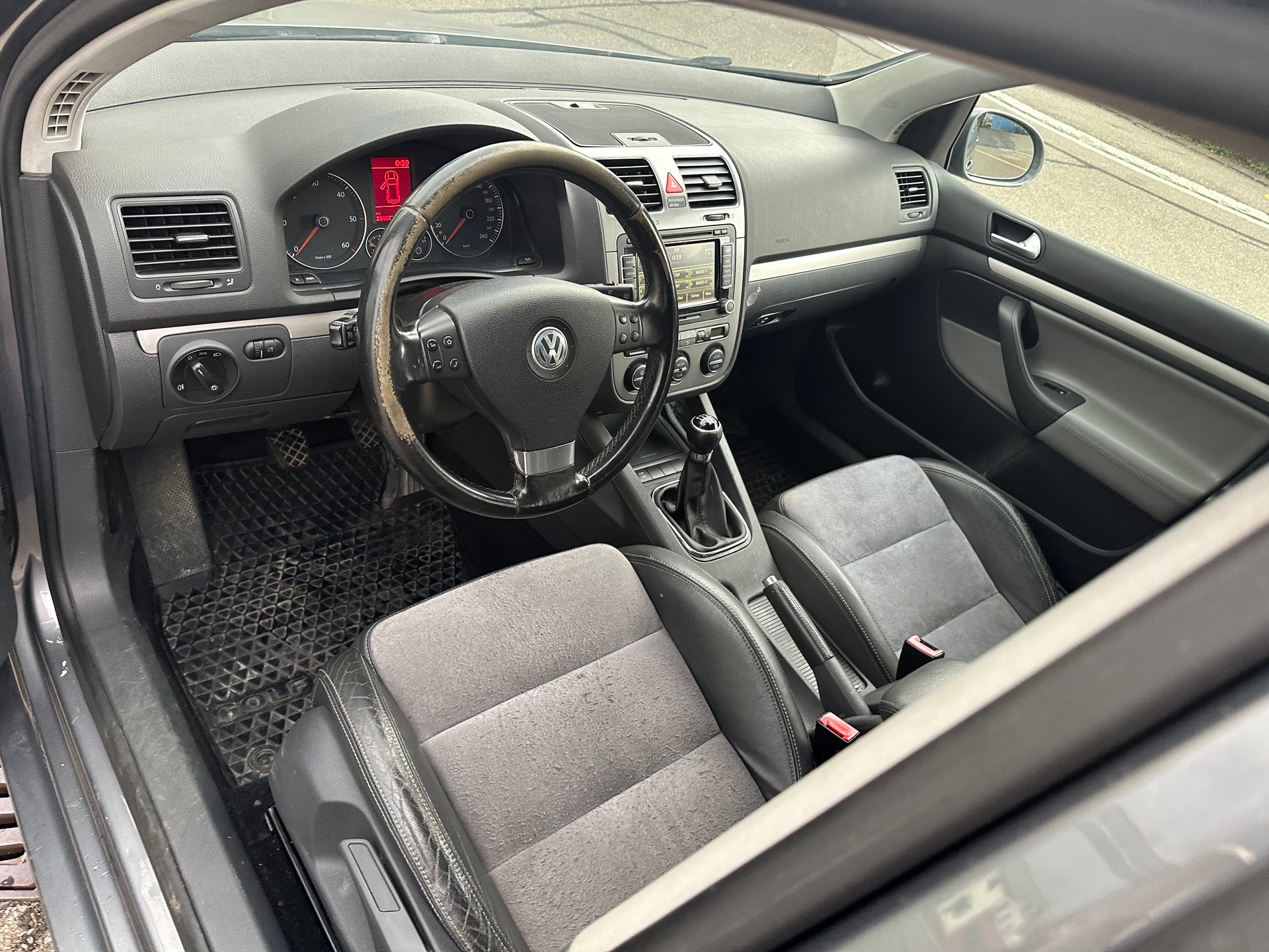 VW Golf 2.0 TDI Sportline 4Motion-image-10