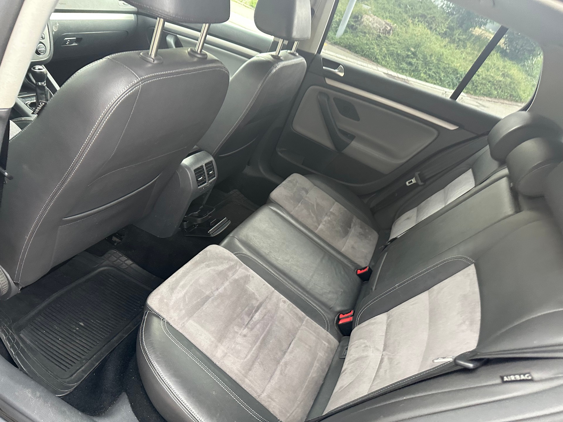 VW Golf 2.0 TDI Sportline 4Motion-image-9