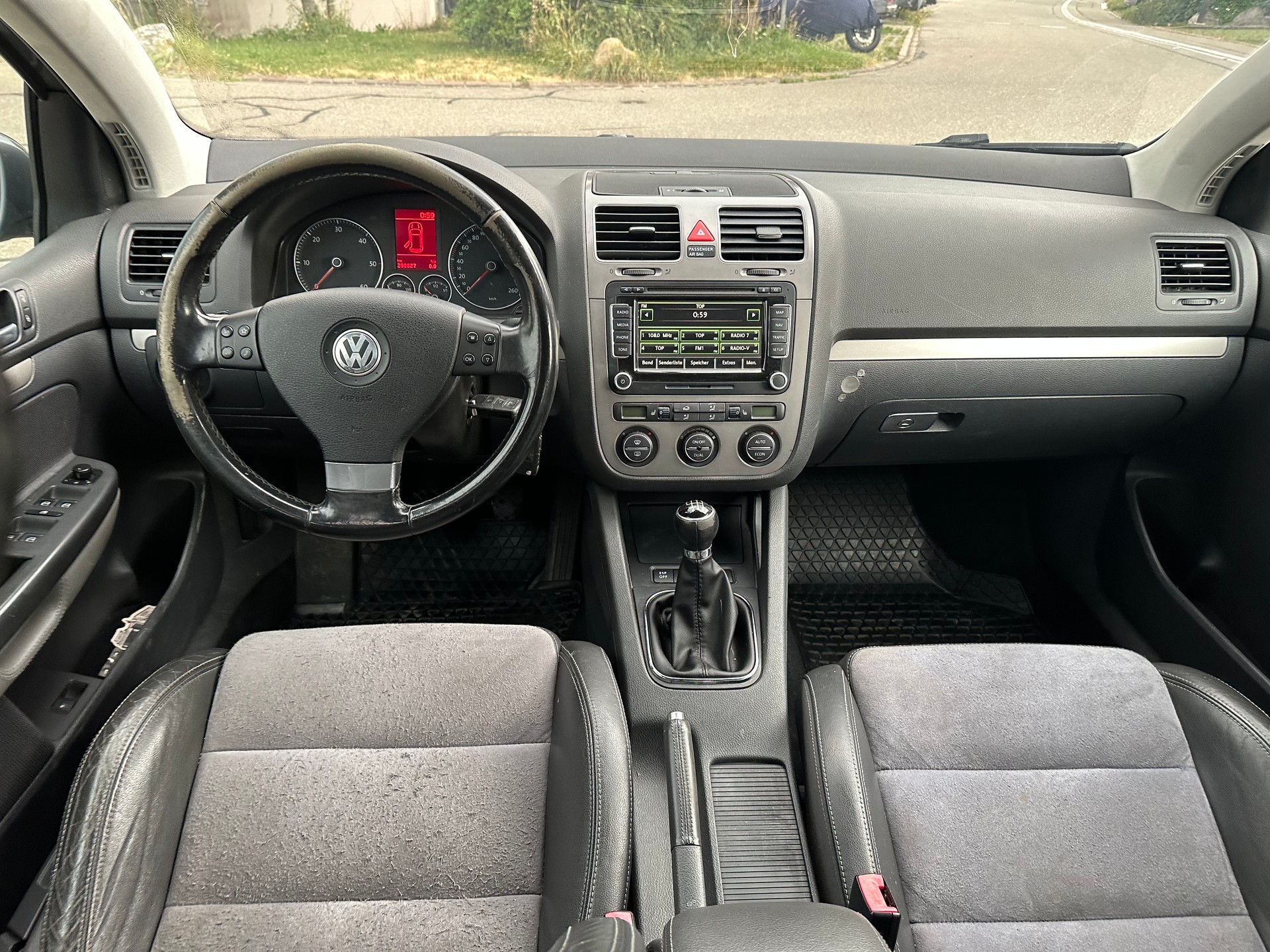 VW Golf 2.0 TDI Sportline 4Motion-image-7
