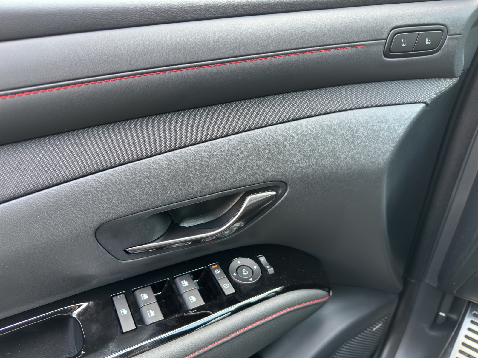 HYUNDAI Tucson 1.6 T-GDi HEV N-Line Sunroof 4WD MY27-image-14