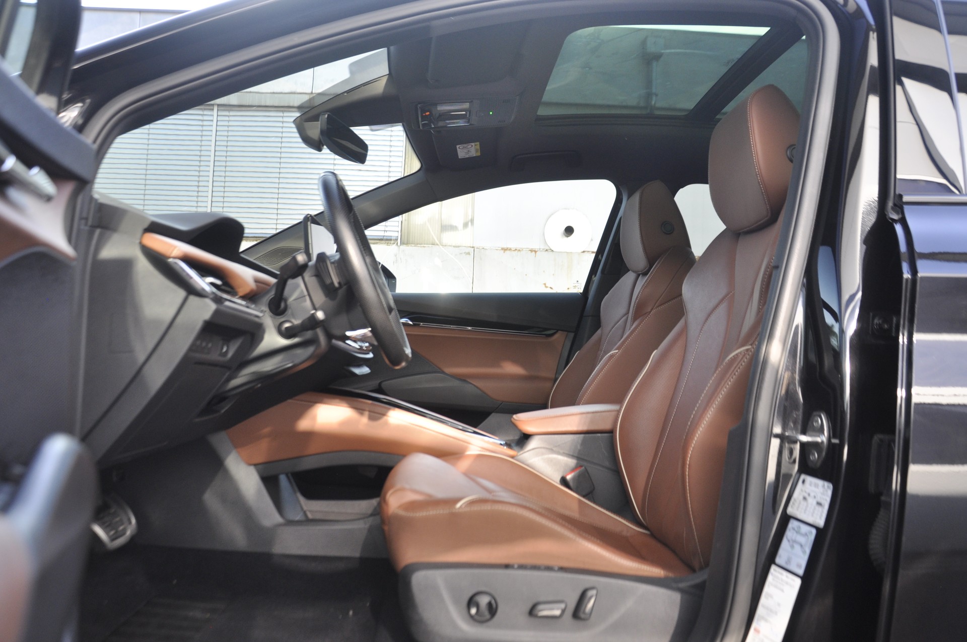 SKODA Enyaq iV 80x Founders Edition I Anhängerkupplung-image-4
