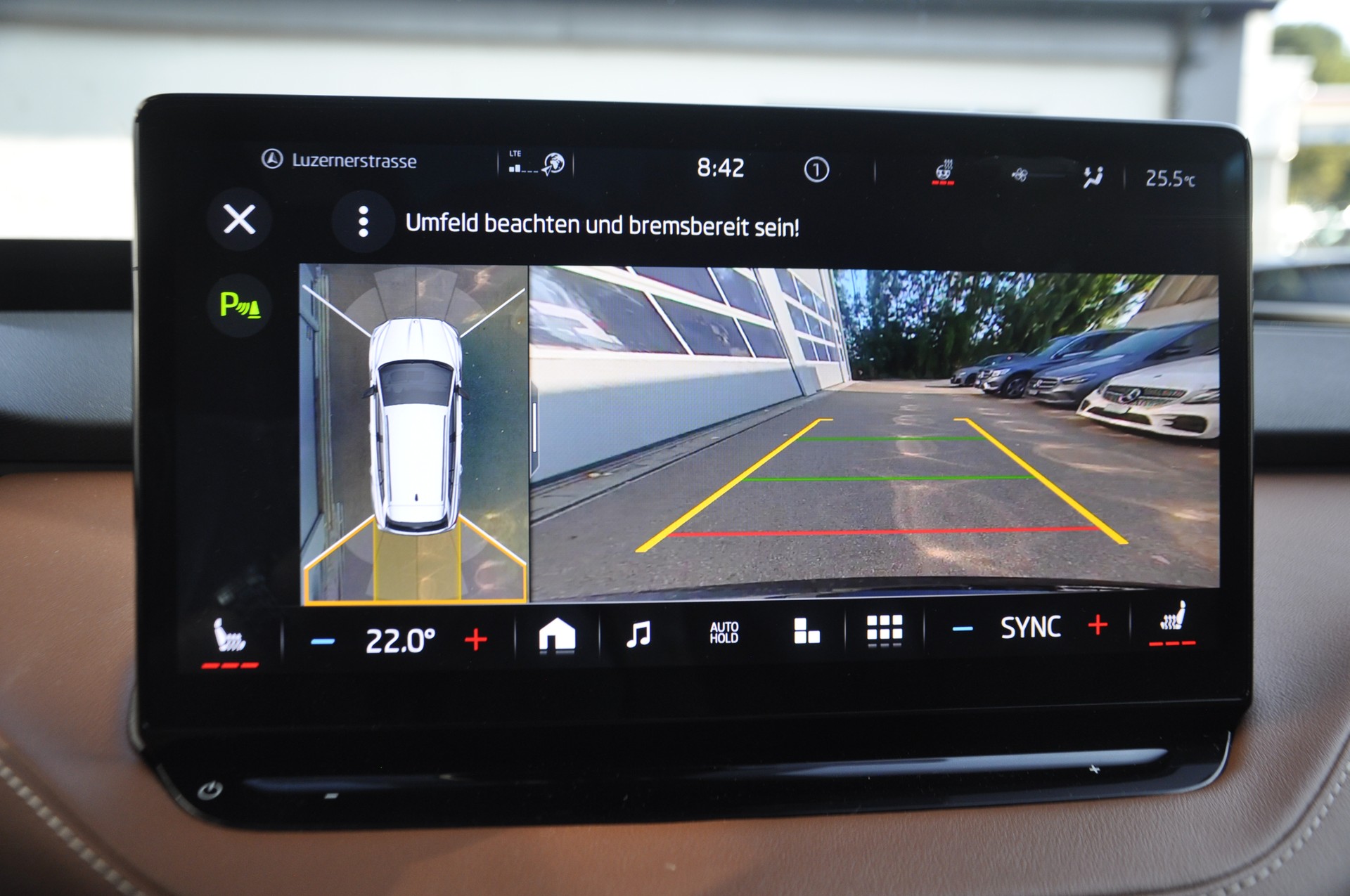 SKODA Enyaq iV 80x Founders Edition I Anhängerkupplung-image-10