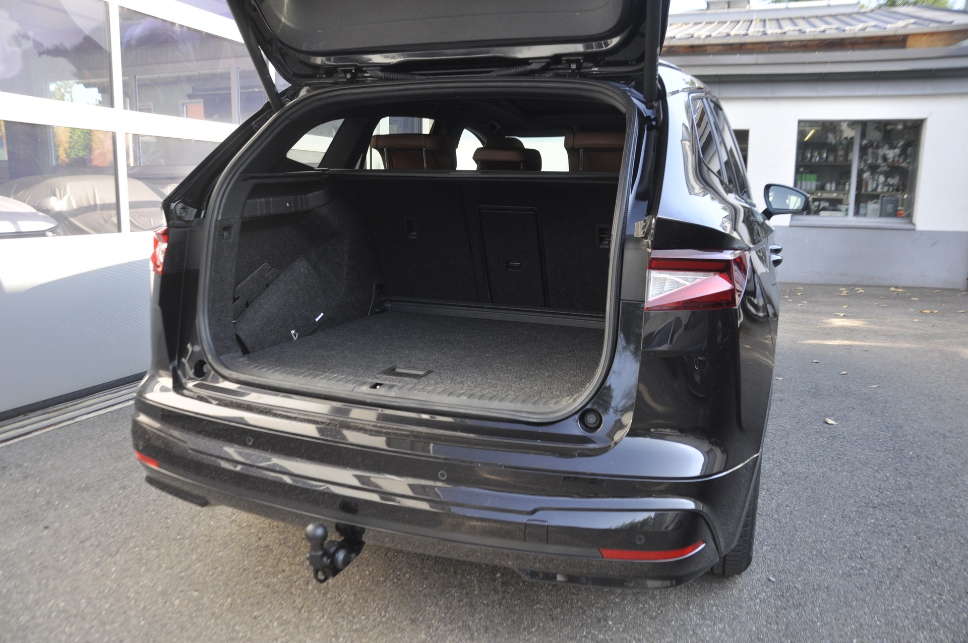 SKODA Enyaq iV 80x Founders Edition I Anhängerkupplung-image-14