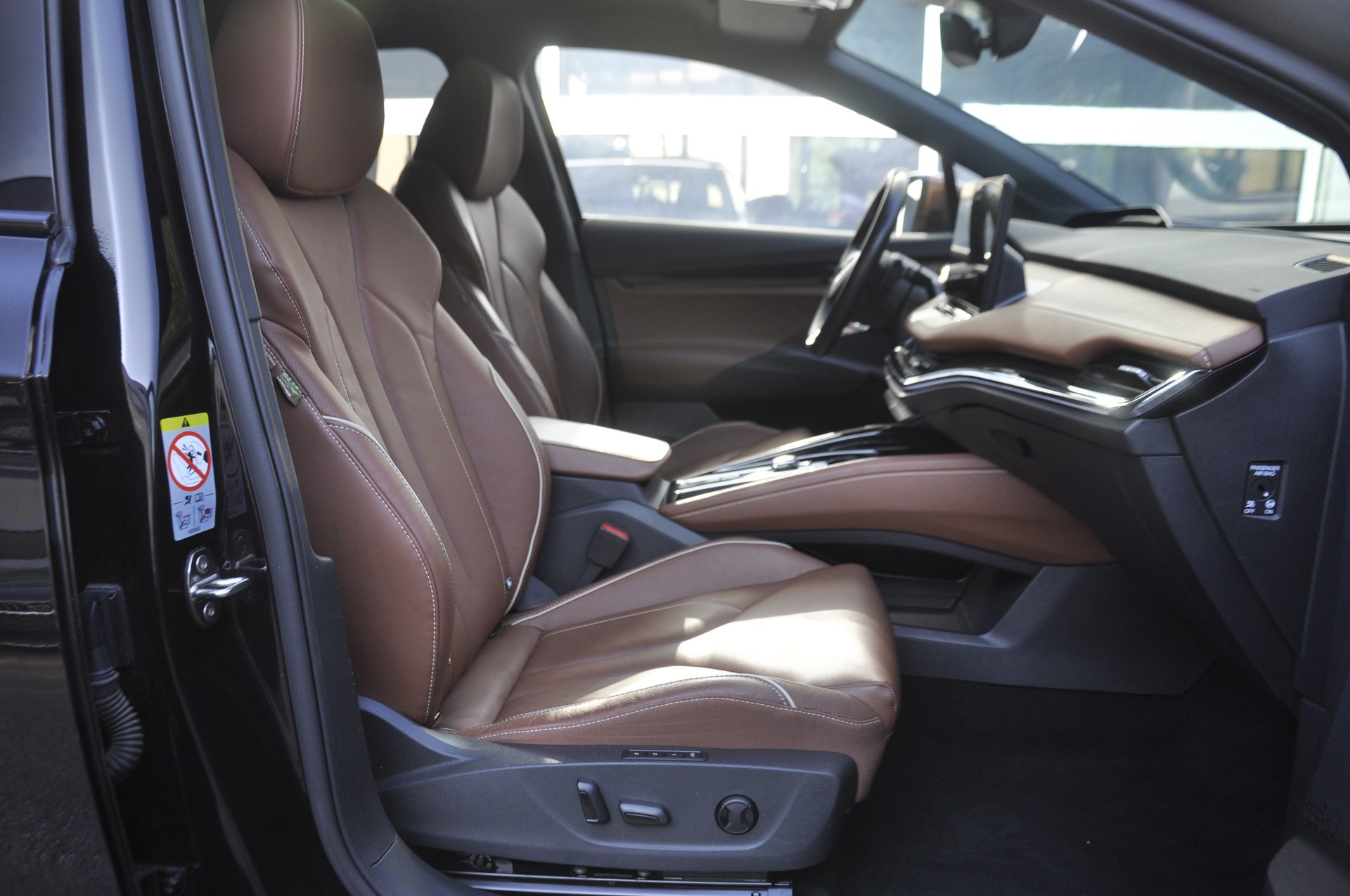 SKODA Enyaq iV 80x Founders Edition I Anhängerkupplung-image-7
