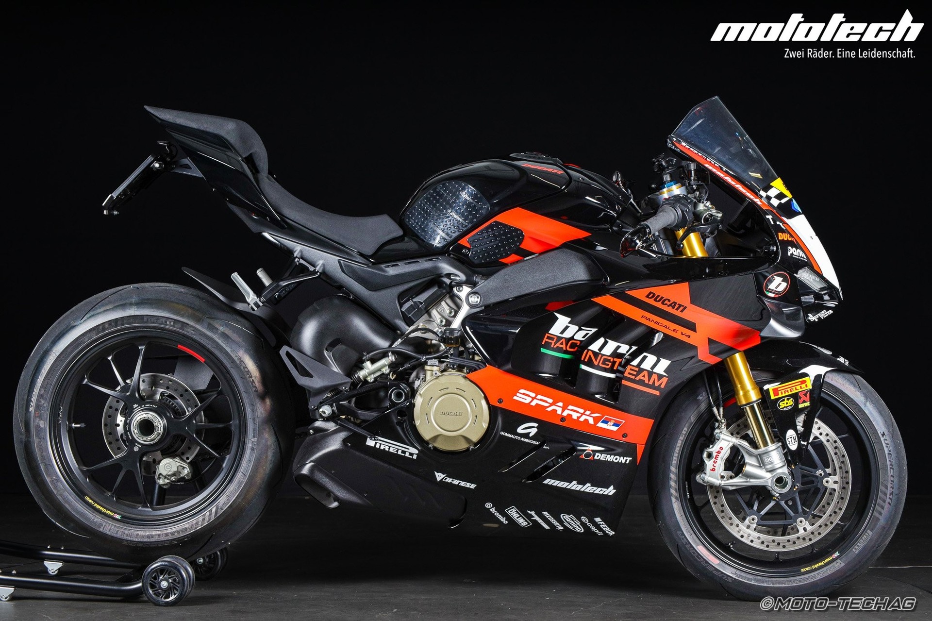 DUCATI Panigale V4 S BARNI EDITION-showroom-element-1