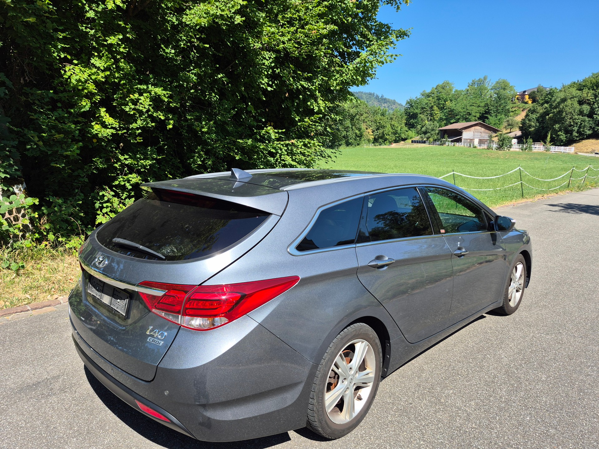 HYUNDAI i40 1.7 CRDI Vertex Automatic-image-3