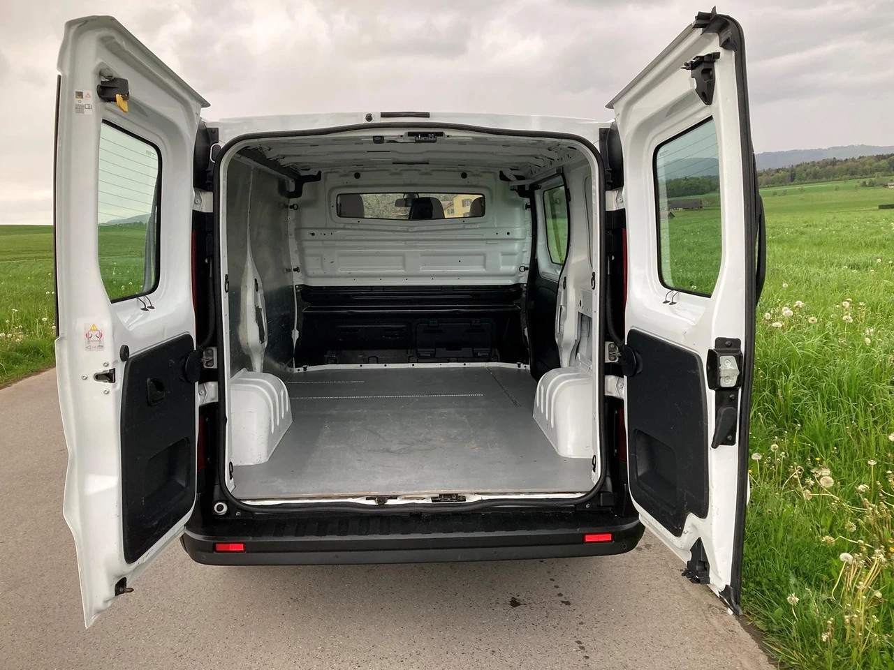 RENAULT Trafic 1.6 dCi 120 2.9t Business L1H1 **Nutzlast 1'160 KG**-image-5