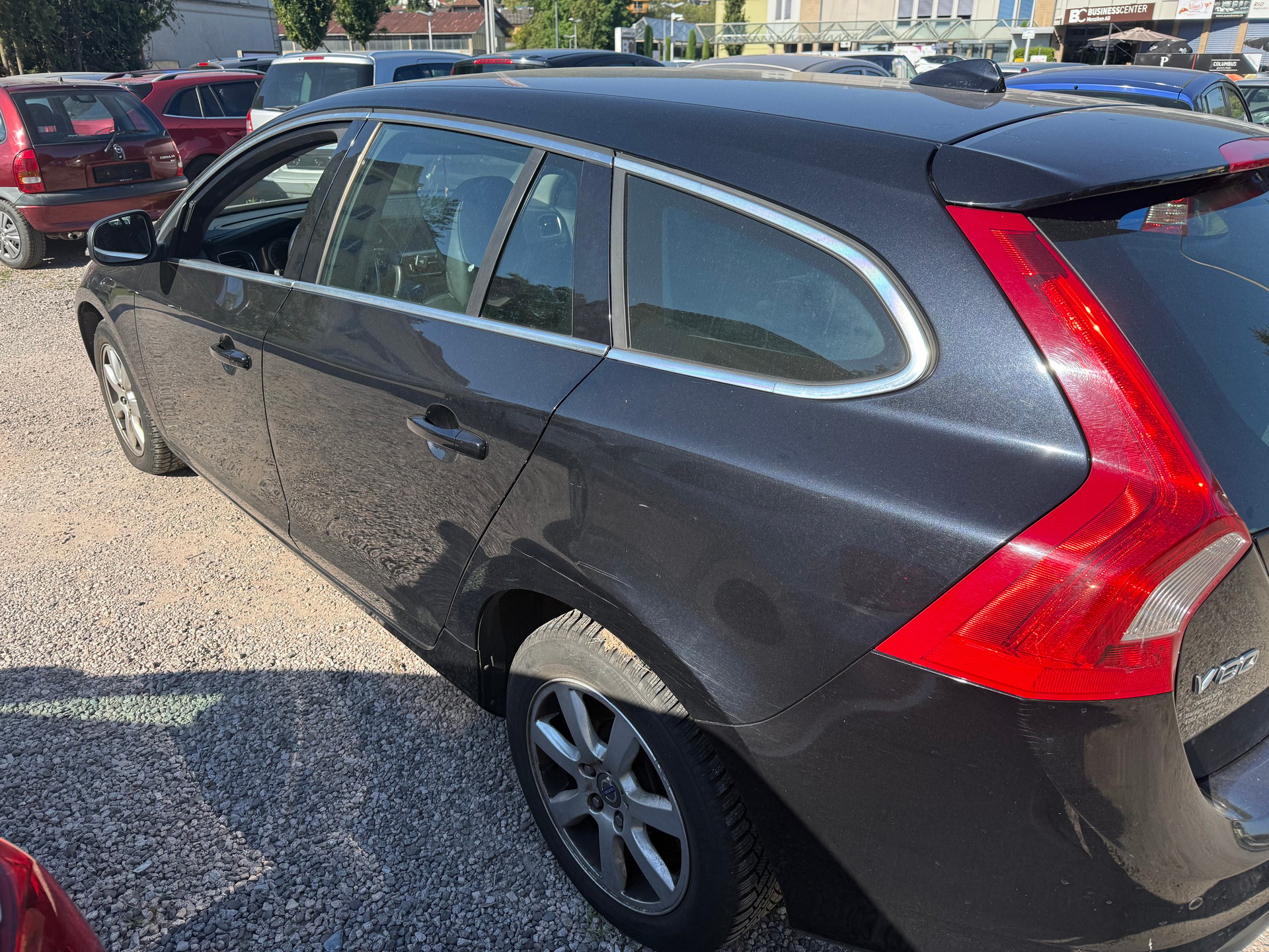 VOLVO V60 T4 Kinetic Powershift-image-3