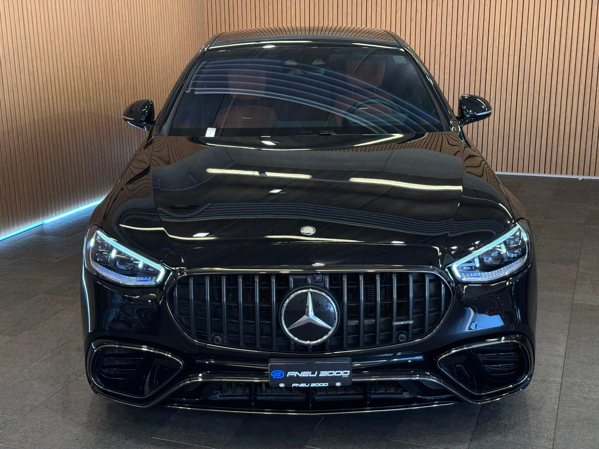 MERCEDES-BENZ S 63 AMG E Performance 4Matic-showroom-element-1
