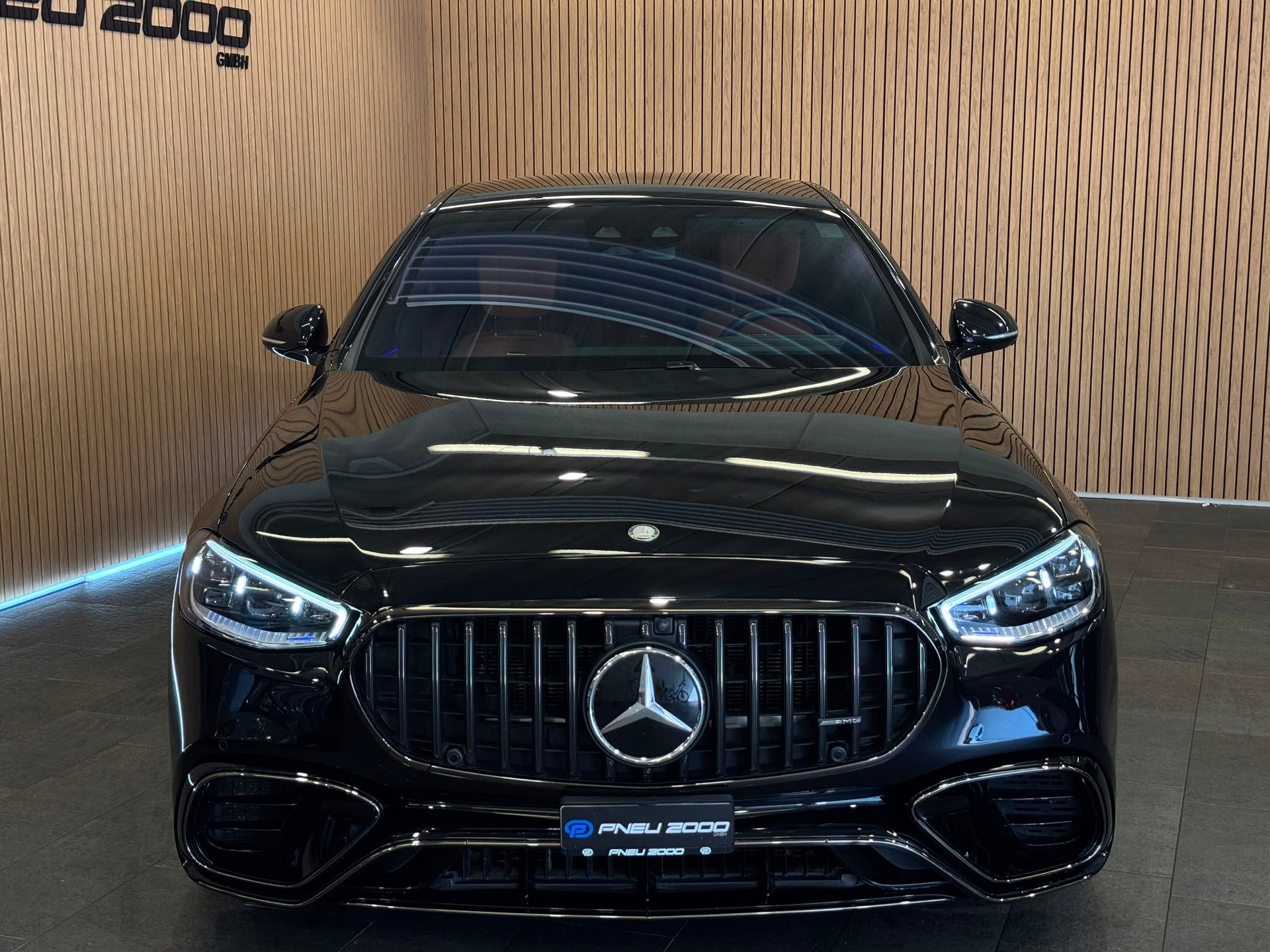 MERCEDES-BENZ S 63 AMG E Performance 4Matic-showroom-element-2