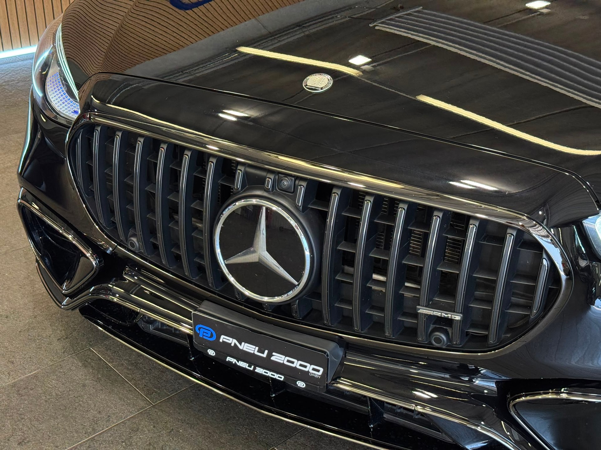 MERCEDES-BENZ S 63 AMG E Performance 4Matic-showroom-element-3