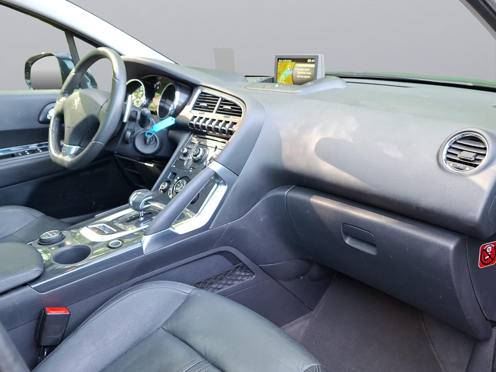 PEUGEOT 3008 HYbrid4 2.0 HDI EGS6-image-12