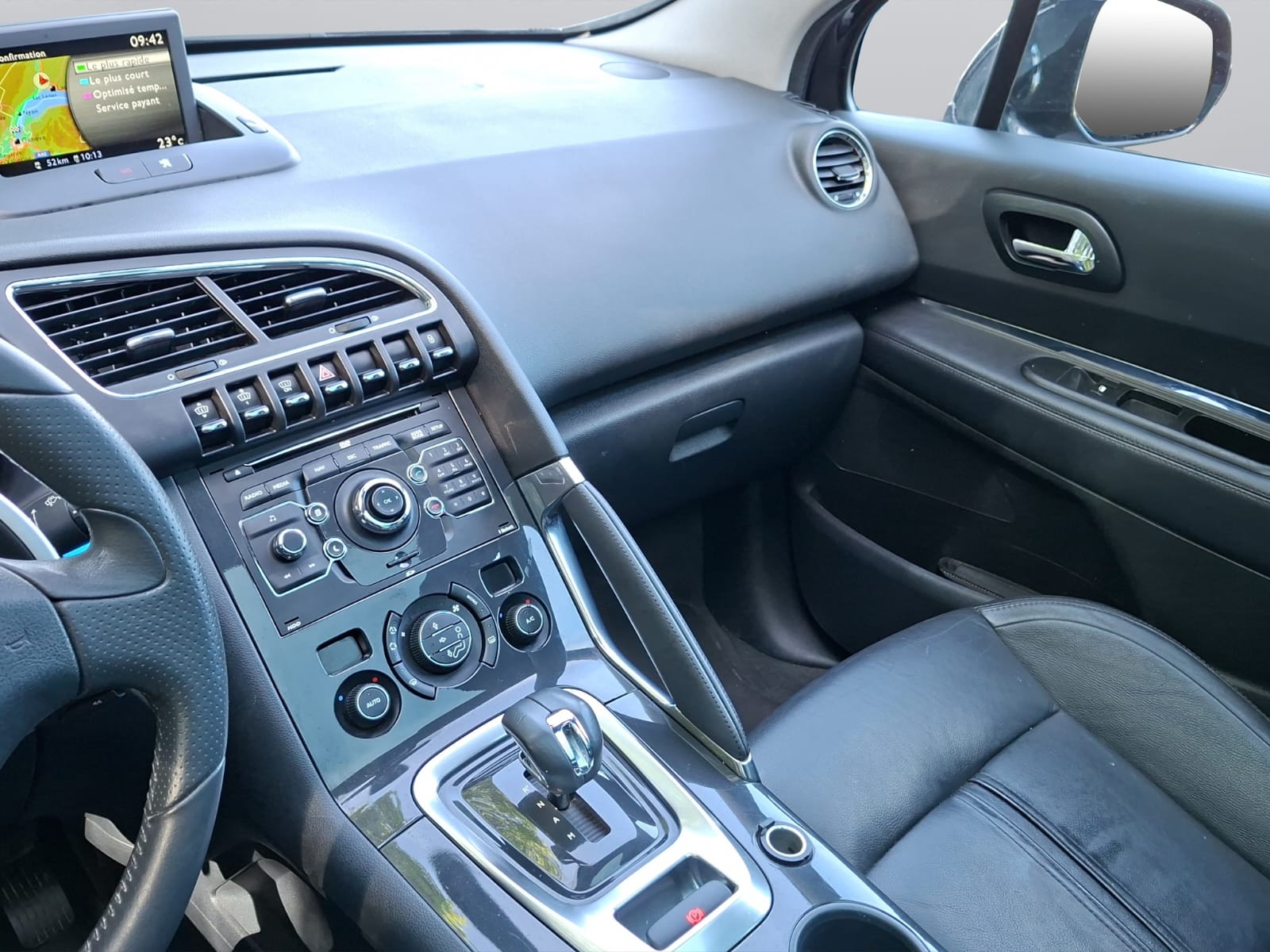 PEUGEOT 3008 HYbrid4 2.0 HDI EGS6-image-15